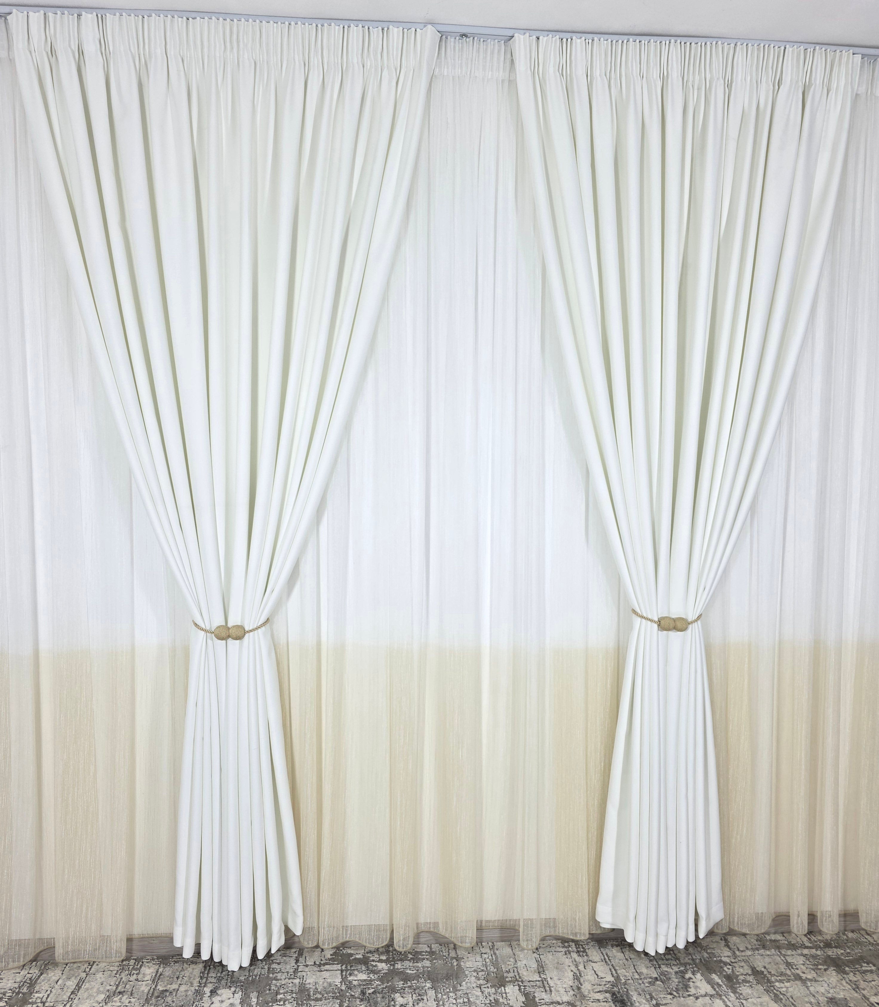 Set Blanca: perdea in doua culori alb-crem tip borangic si draperie blackout alb