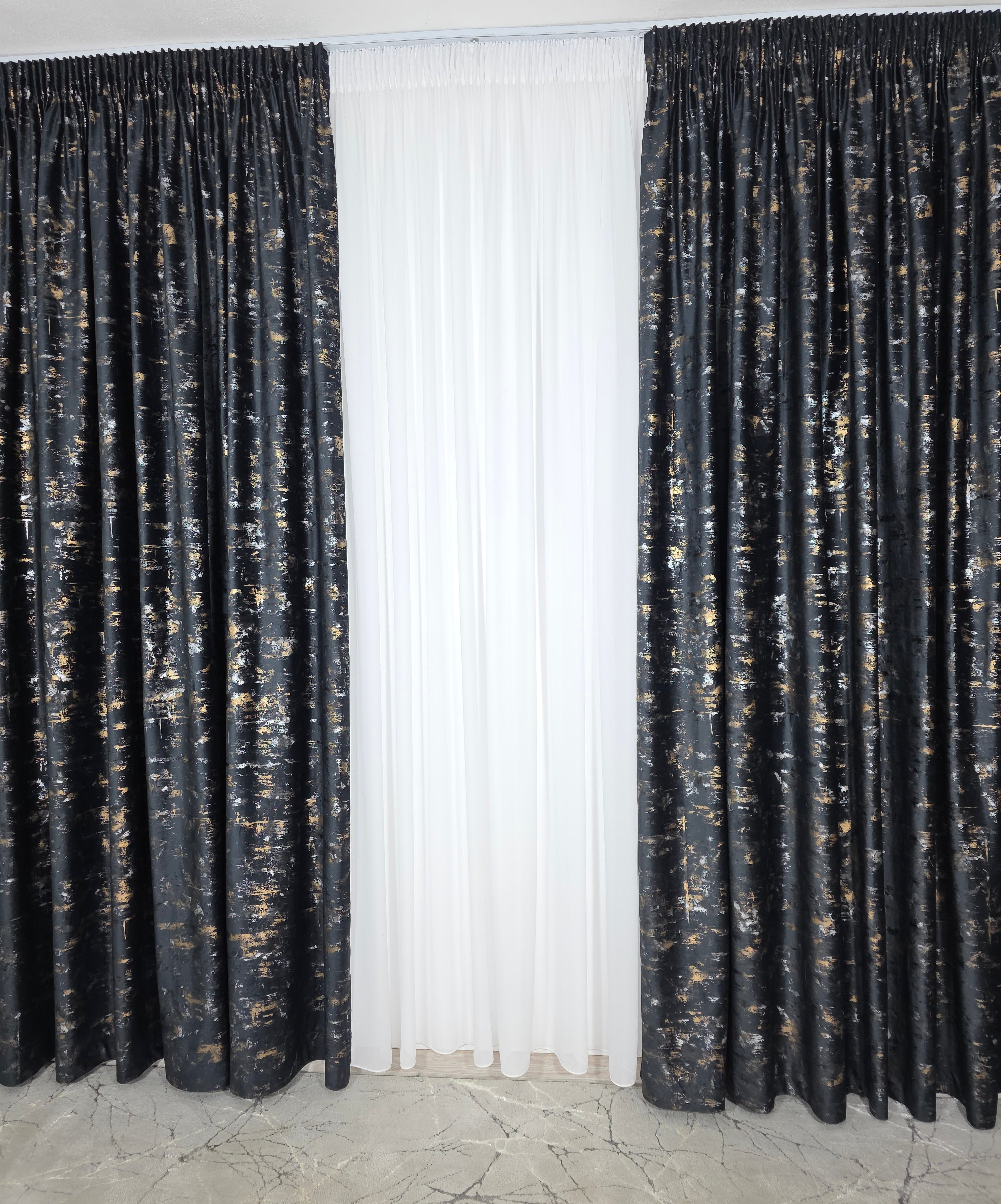 Colectia Elegance: Perdea Voal Premium Si Draperie Catifea Neagra Cu Insertii model Golden