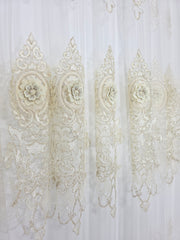 Perdea Nela Model Floral cu Bordura de Catifea – ideala pentru livinguri si dormitoare elegante cu canapele crem, bej, gri deschis sau alb si mobilier lemn natur sau alb – confectionata pe comanda