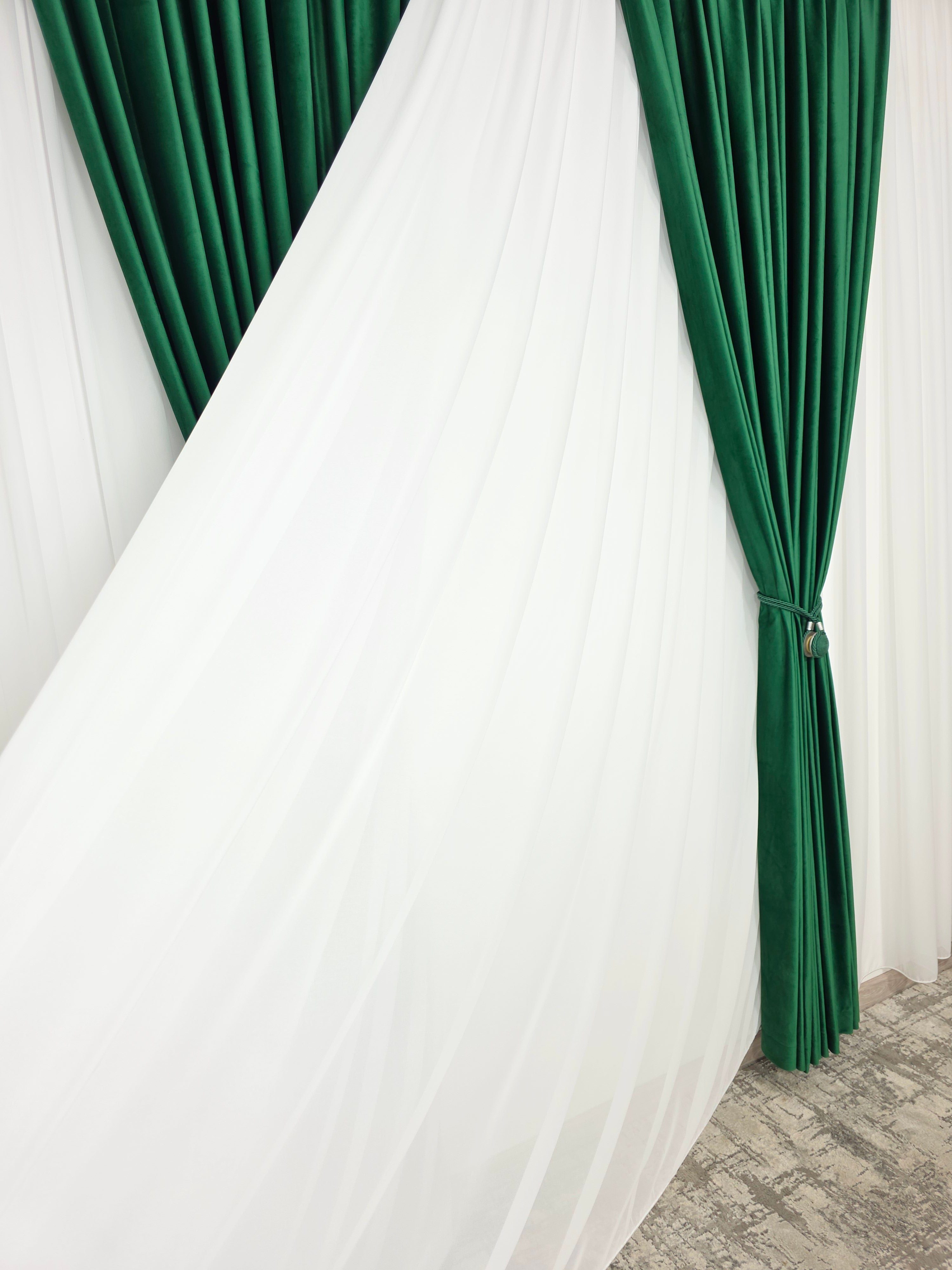 Set Vanesa: Perdea Voal Premium Si Draperie Catifea Verde Smarald