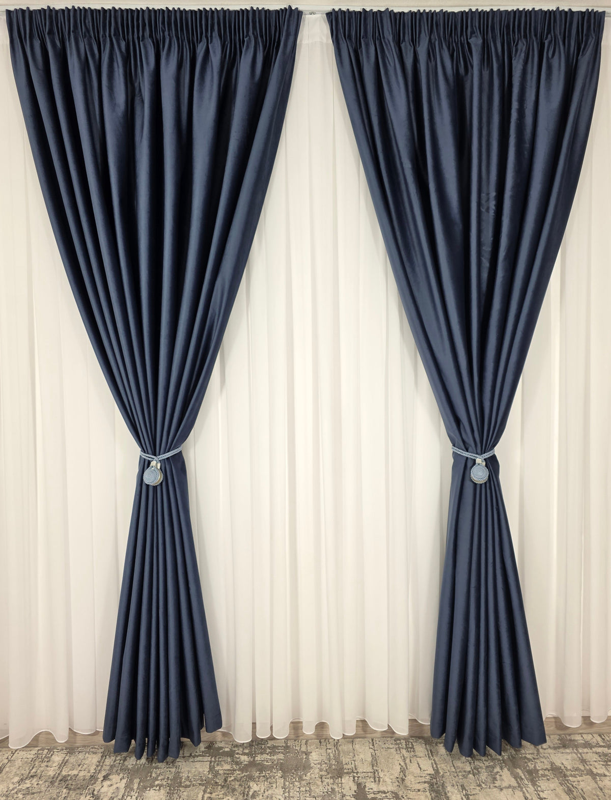 Set Premium: Perdea Matase Ivoire și Draperie Albastru Inchis Catifea Garantat Opacă Blackout 100%