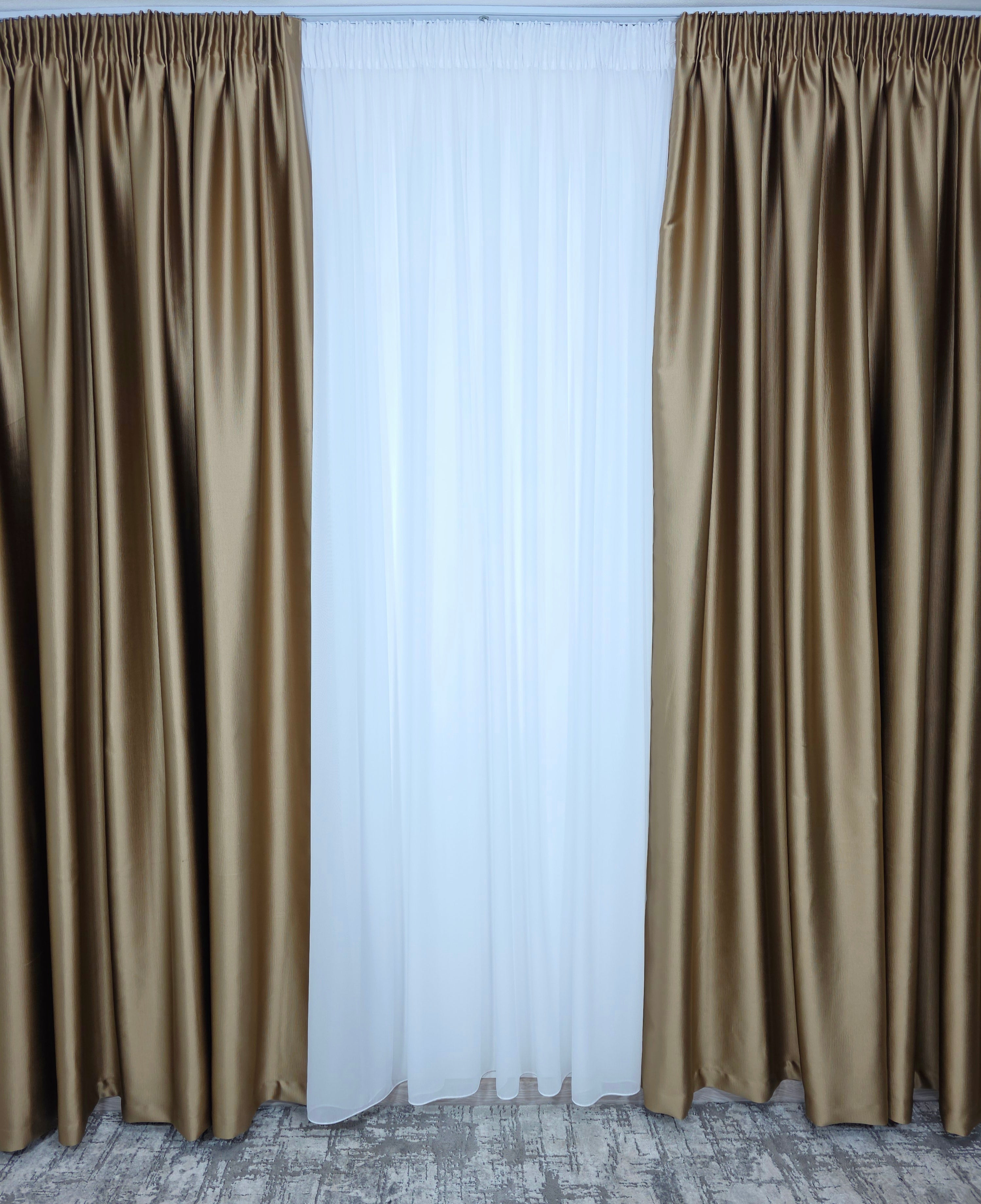 Colectia Noapte-Zi: Perdea voal alb premium si Draperie Paris blackout 100% opaca pe culoarea caramel