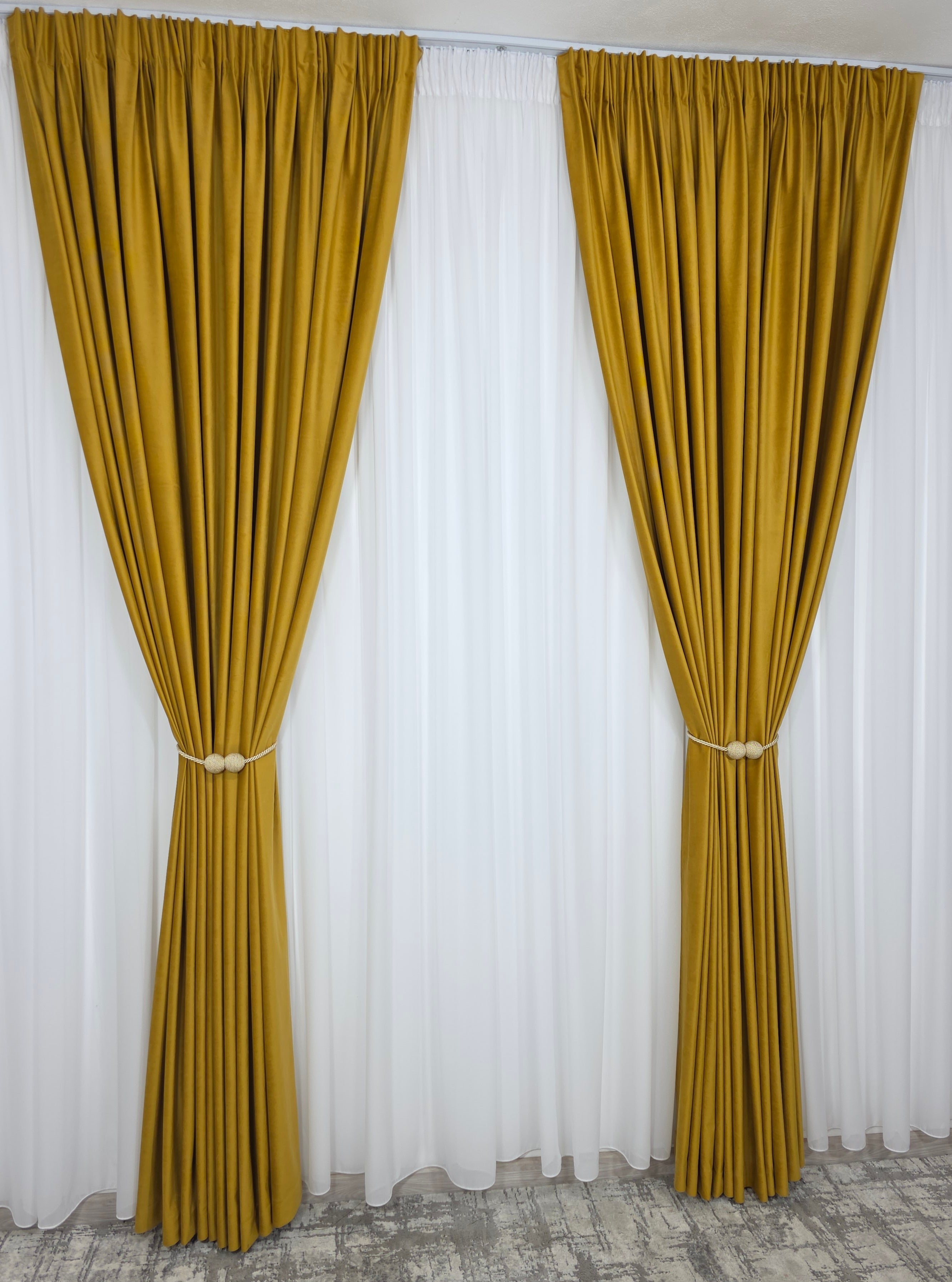 Set Ligia: Perdea Voal Premium Si Draperie Catifea Galben Mustar