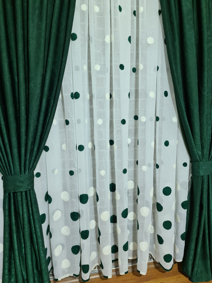 Perdea confectionata din in, model buline alb cu verde smarald - CASABLANCA Perdea confectionata din in, model buline alb cu verde smarald Casa Blanca Curtains & Drapes 45.00 CASABLANCA  CASABLANCA
