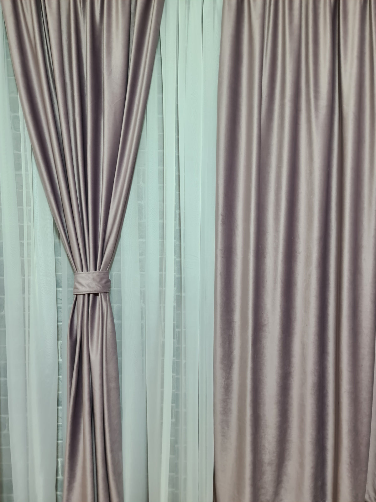Set perdea simpla din voal si draperie catifea roz lila, model Suzana - CASABLANCA Set perdea simpla din voal si draperie catifea roz lila, model Suzana Casa Blanca Curtains & Drapes 830.00 CASABLANCA 8metriperdeacu6metridraperiepentrusinagaleriede4-5 CASABLANCA