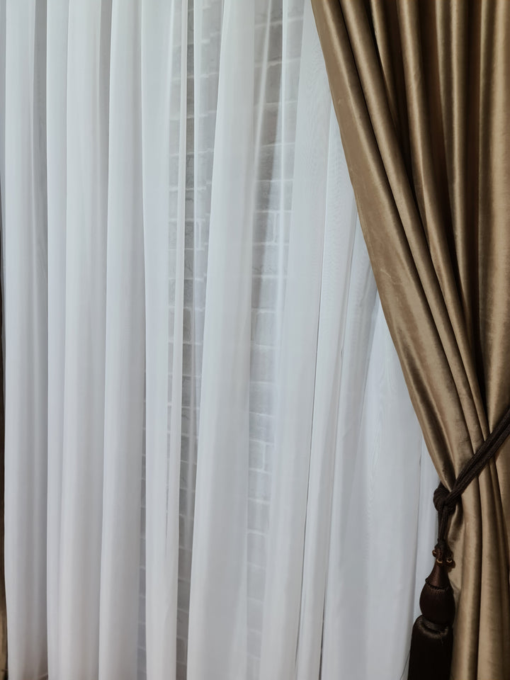 Draperie catifea maro, poate crea o atmosferă confortabilă și relaxantă în orice încăpere - CASABLANCA Draperie catifea maro, poate crea o atmosferă confortabilă și relaxantă în orice încăpere Casa Blanca Curtains & Drapes 80.00 CASABLANCA  CASABLANCA