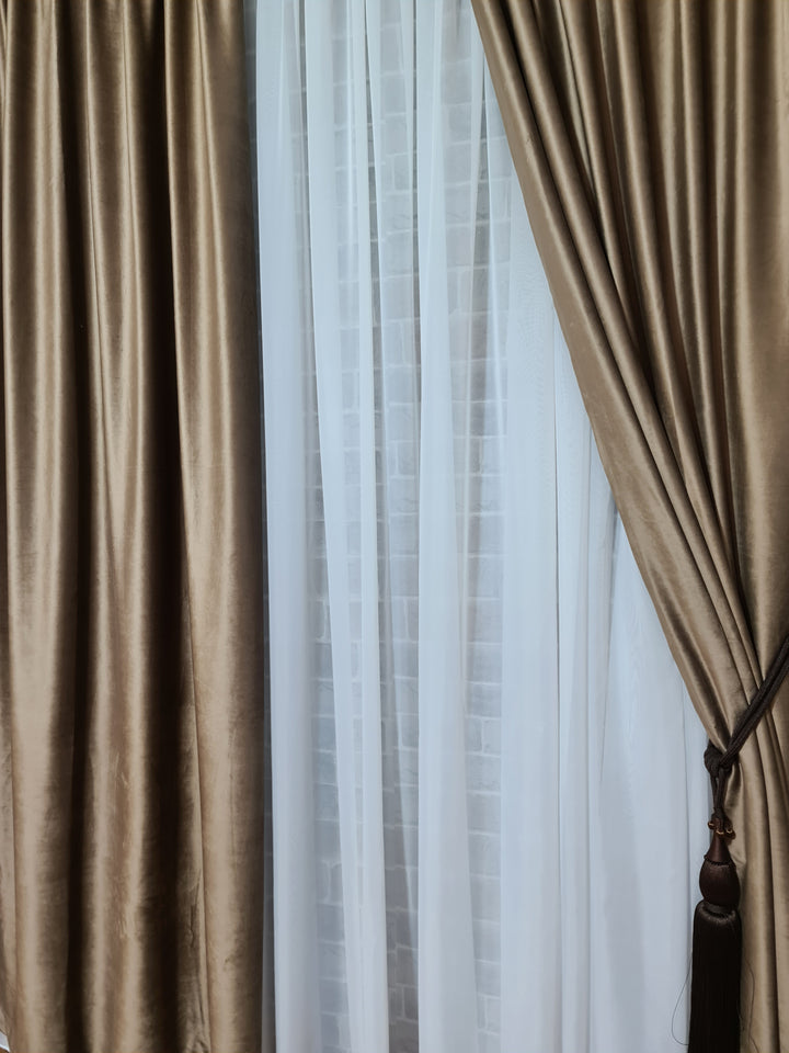 Draperie catifea maro, poate crea o atmosferă confortabilă și relaxantă în orice încăpere - CASABLANCA Draperie catifea maro, poate crea o atmosferă confortabilă și relaxantă în orice încăpere Casa Blanca Curtains & Drapes 80.00 CASABLANCA  CASABLANCA