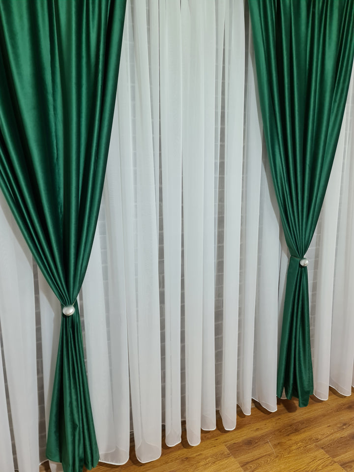 Draperie catifea verde smarald, ce adaugă lux și rafinament în orice încăpere - CASABLANCA Draperie catifea verde smarald, ce adaugă lux și rafinament în orice încăpere Casa Blanca Curtains & Drapes 80.00 CASABLANCA  CASABLANCA