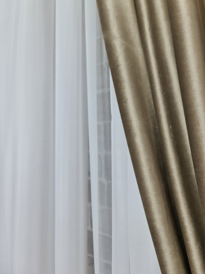 Draperia din catifea Capucino adăugă finețe și confort - o alegere elegantă pentru designul interiorului tău. - CASABLANCA Draperia din catifea Capucino adăugă finețe și confort - o alegere elegantă pentru designul interiorului tău. Casa Blanca Curtains & Drapes 80.00 CASABLANCA  CASABLANCA