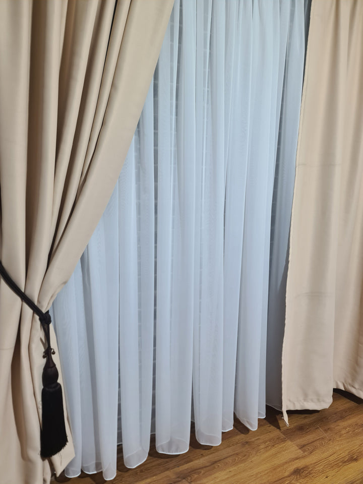 Set Simplu de Perdea Albă de Voal și Draperie Blackout Crem - Eleganță și Funcționalitate în Designul Tău - model Daria - CASABLANCA Set Simplu de Perdea Albă de Voal și Draperie Blackout Crem - Eleganță și Funcționalitate în Designul Tău - model Daria Casa Blanca Curtains & Drapes 325.00 CASABLANCA  CASABLANCA