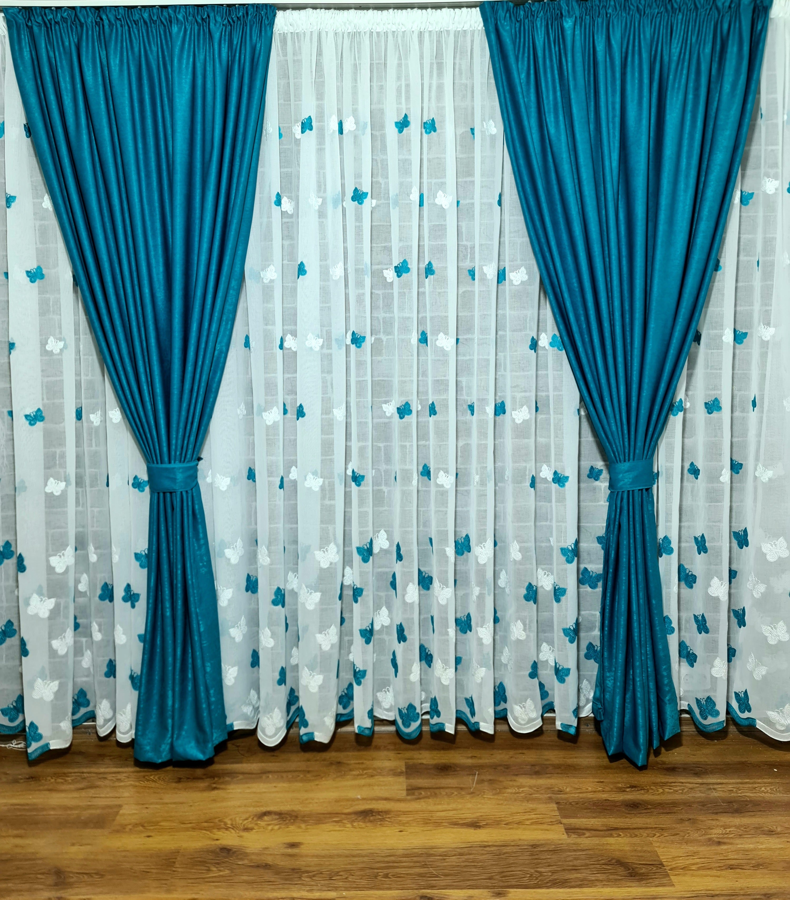 Set perdea si draperie Felix - CASABLANCA Set perdea si draperie Felix Casa Blanca Curtains & Drapes 350.00 CASABLANCA  CASABLANCA