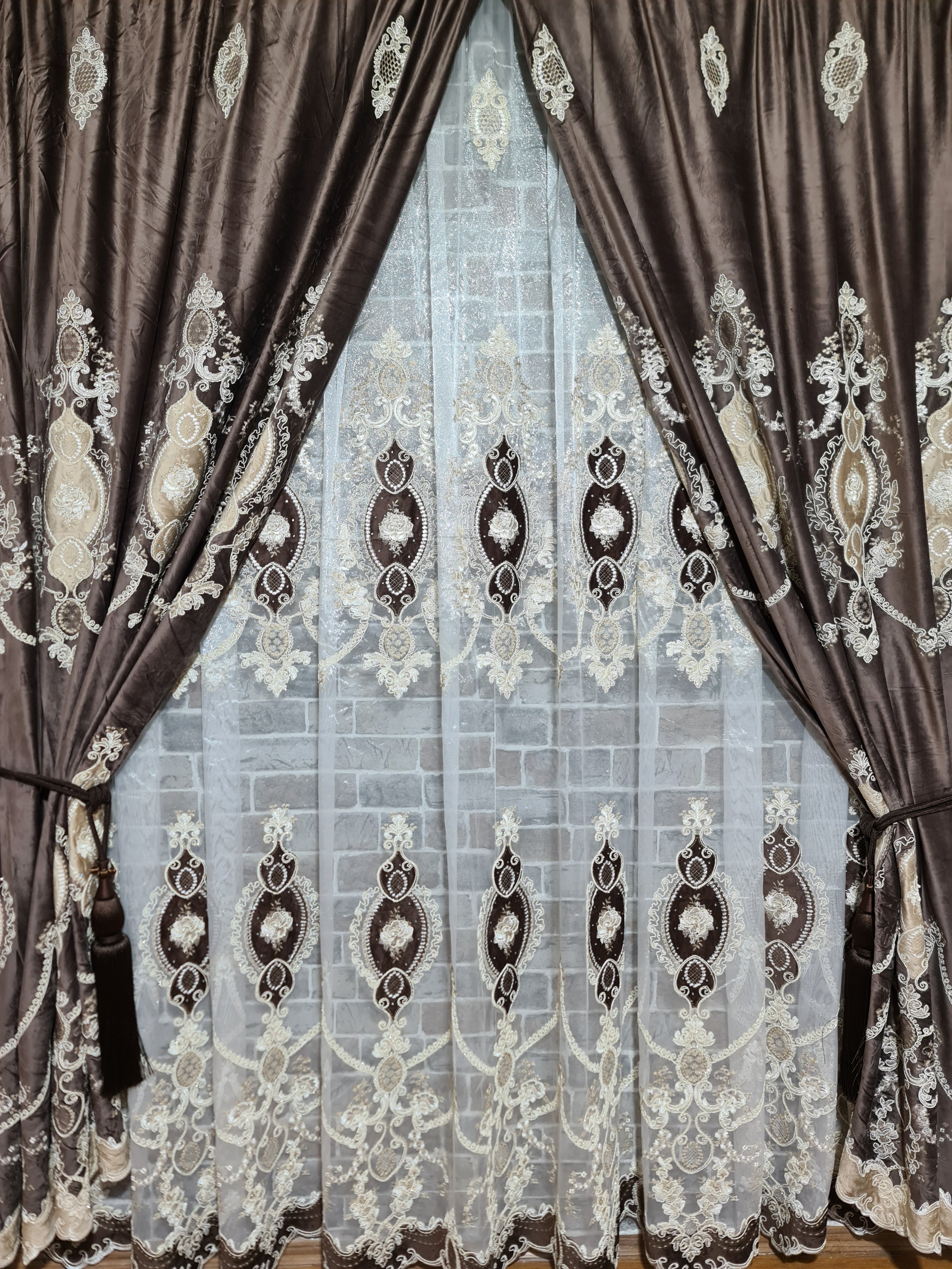 Set perdea si draperie Ivet - CASABLANCA Set perdea si draperie Ivet Casa Blanca Curtains & Drapes 840.00 CASABLANCA  CASABLANCA