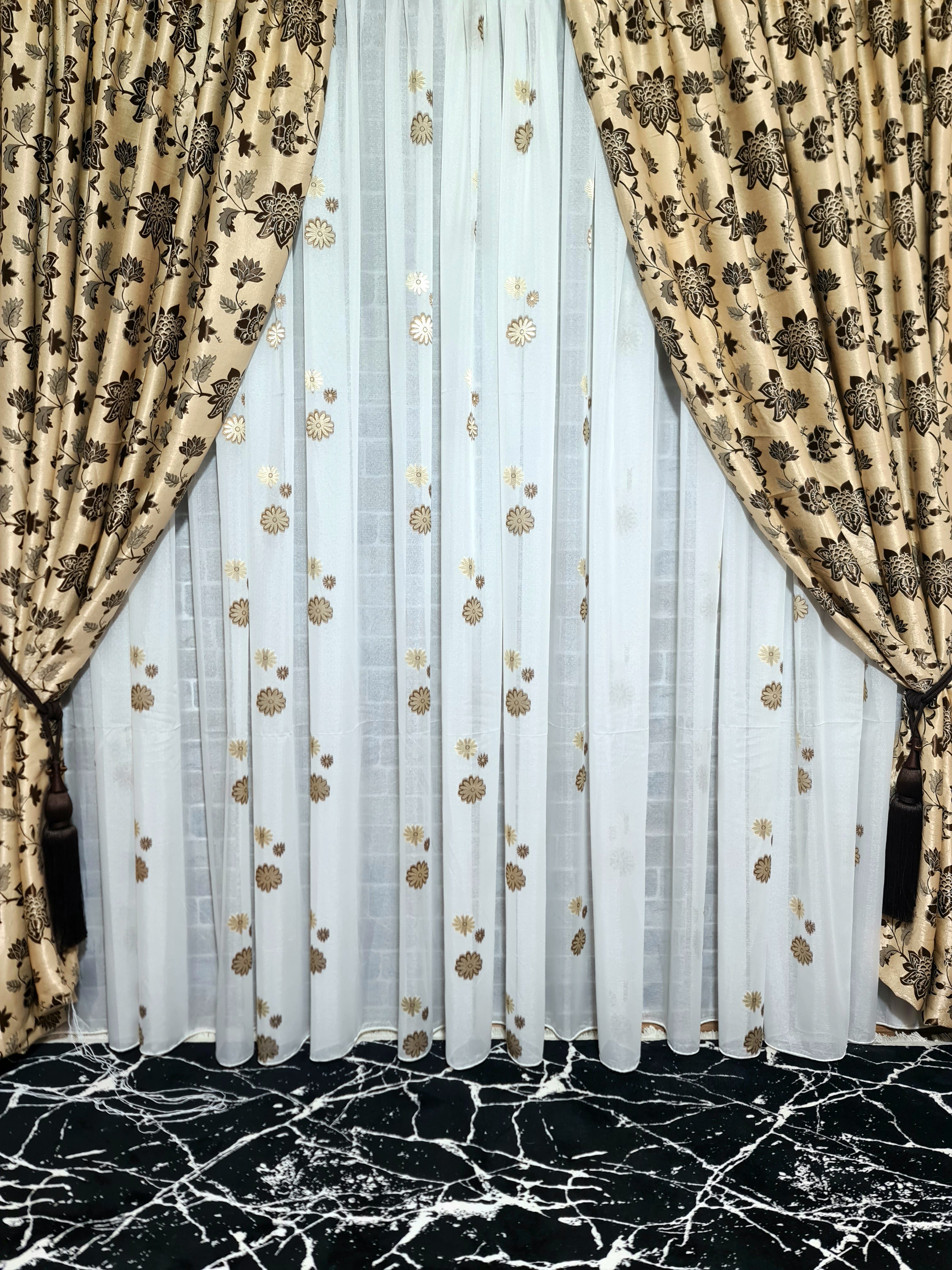 Set perdea si draperie Madalina - CASABLANCA Set perdea si draperie Madalina Casa Blanca Curtains & Drapes 700.00 CASABLANCA 8metriperdeacu6metridraperiepentrusinagaleriede4-5 CASABLANCA