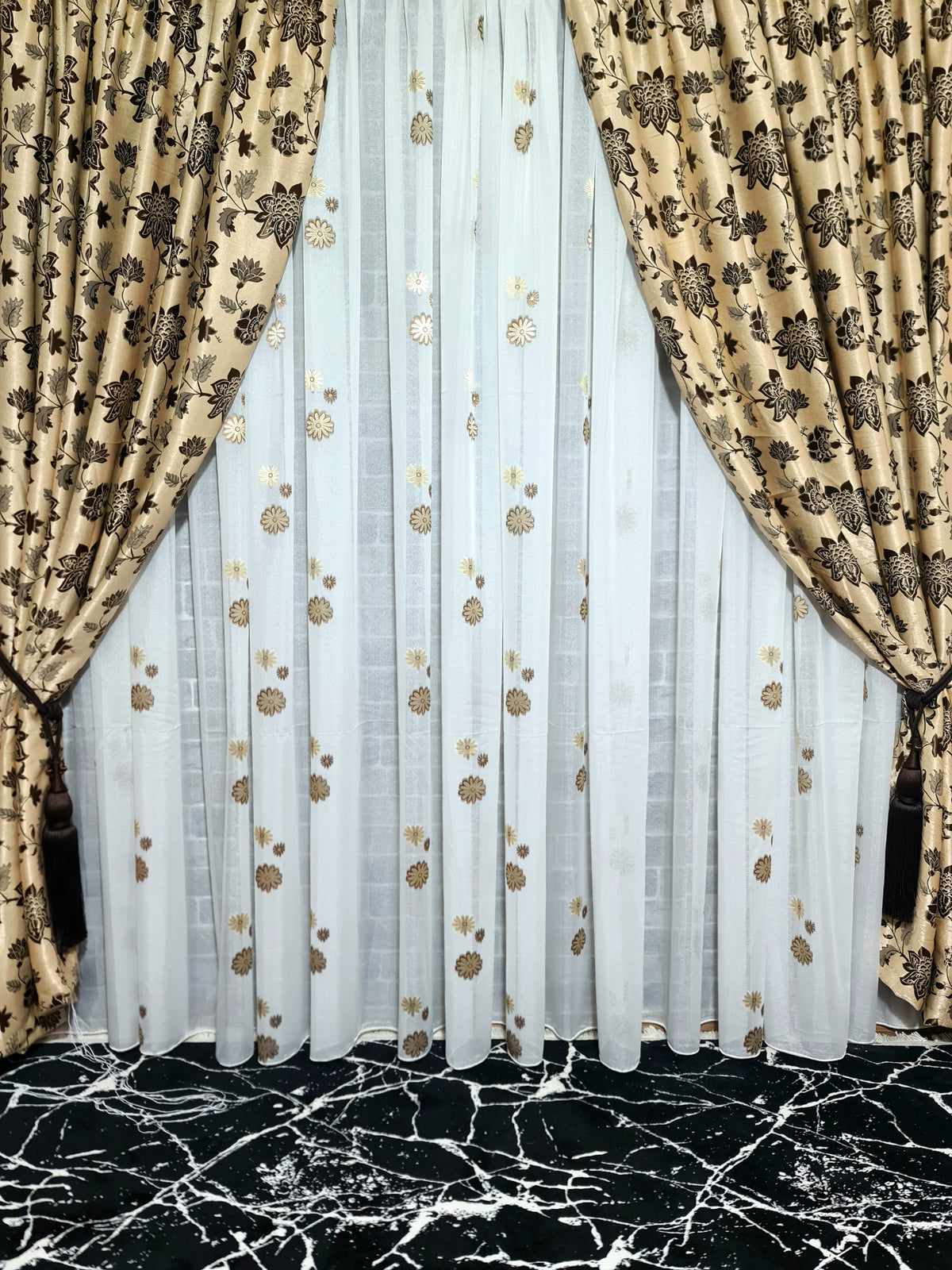 Set perdea si draperie Madalina - CASABLANCA Set perdea si draperie Madalina Casa Blanca Curtains & Drapes 700.00 CASABLANCA 8metriperdeacu6metridraperiepentrusinagaleriede4-5 CASABLANCA