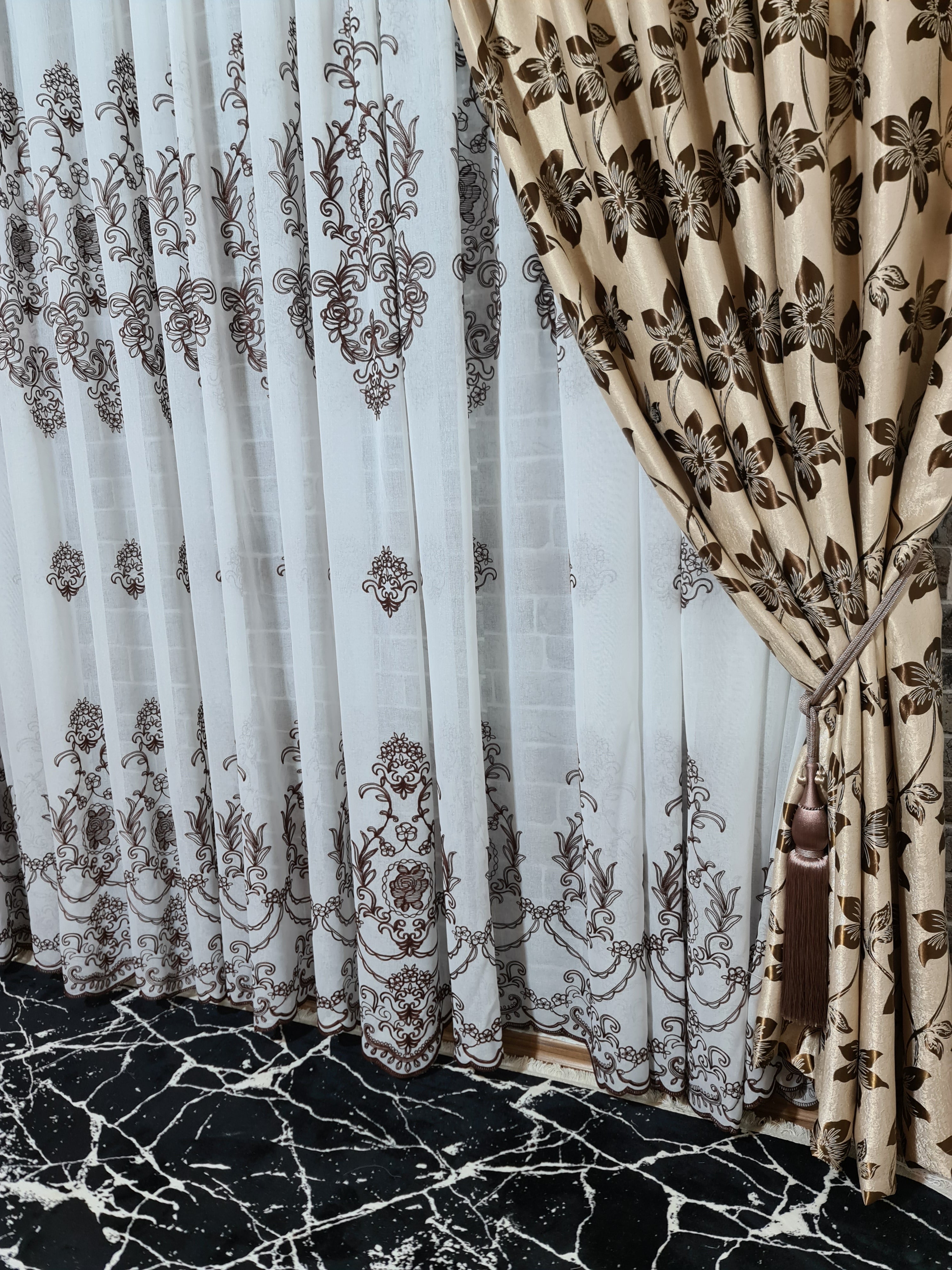 Set perdea si draperie Ami - CASABLANCA Set perdea si draperie Ami Casa Blanca Curtains & Drapes 350.00 CASABLANCA  CASABLANCA