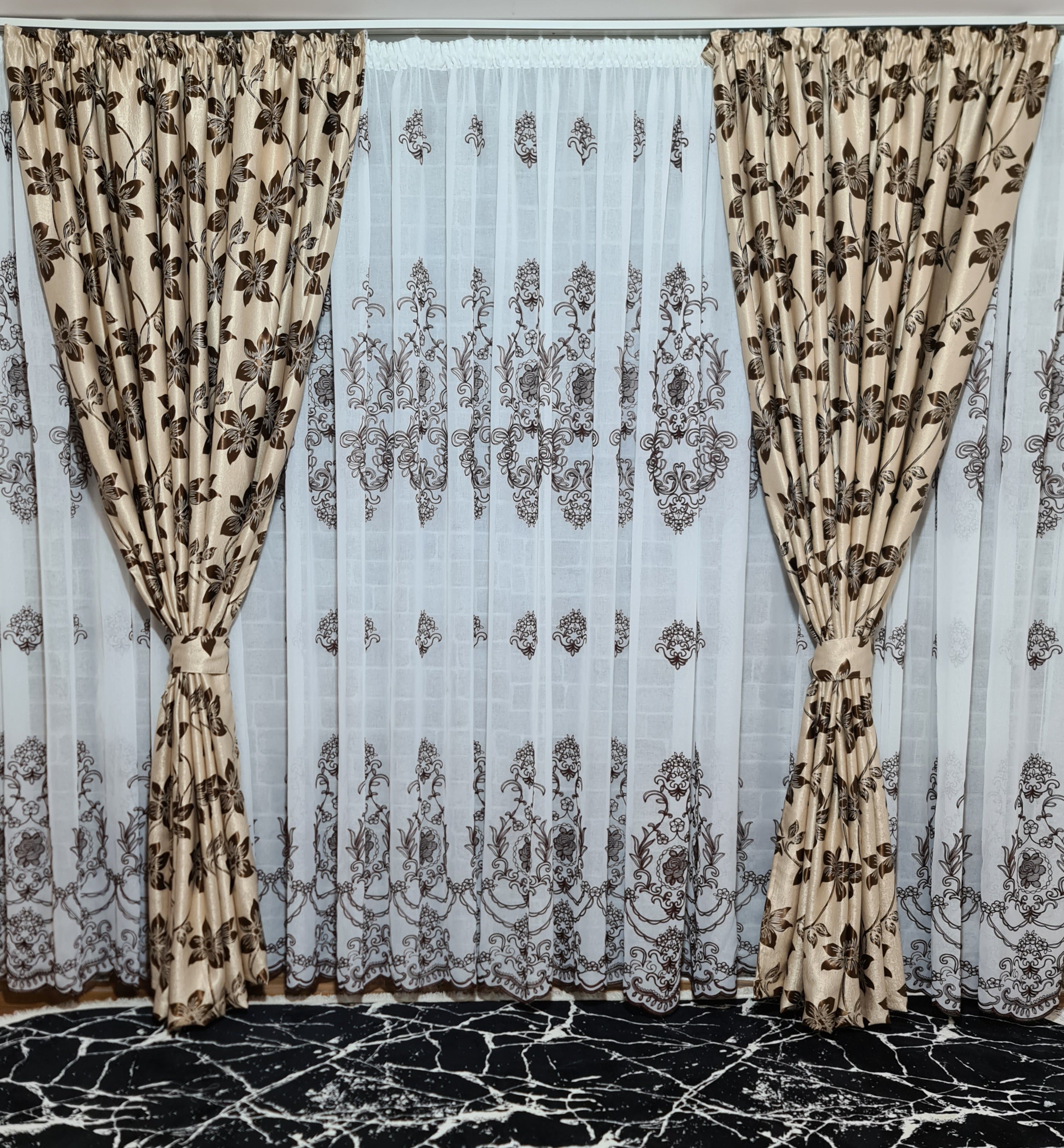 Set perdea si draperie Ami - CASABLANCA Set perdea si draperie Ami Casa Blanca Curtains & Drapes 350.00 CASABLANCA  CASABLANCA