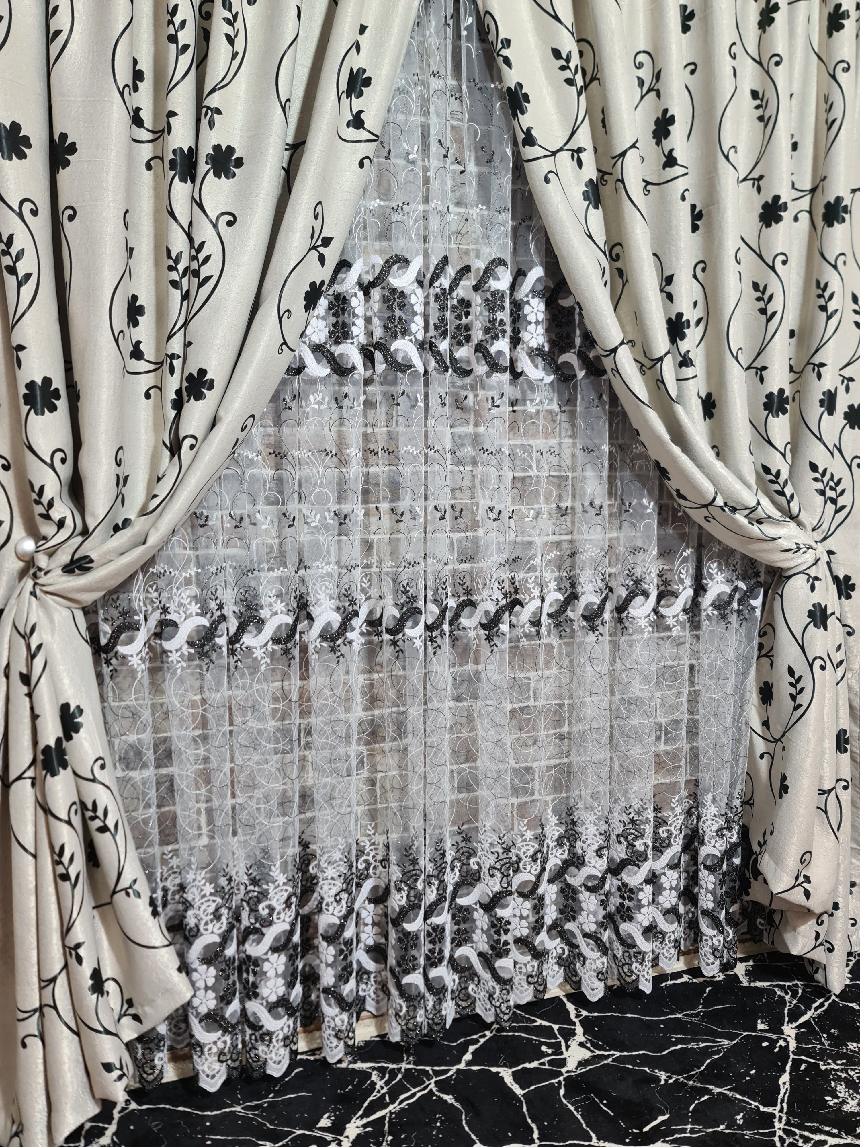 Set perdea si draperie Praga - CASABLANCA Set perdea si draperie Praga Casa Blanca Curtains & Drapes 330.00 CASABLANCA  CASABLANCA