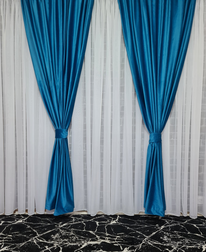 Draperie catifea albastra, poate crea o atmosferă confortabilă și relaxantă în orice încăpere - CASABLANCA Draperie catifea albastra, poate crea o atmosferă confortabilă și relaxantă în orice încăpere CasaBlanca  Curtains & Drapes 80.00 CASABLANCA  CASABLANCA