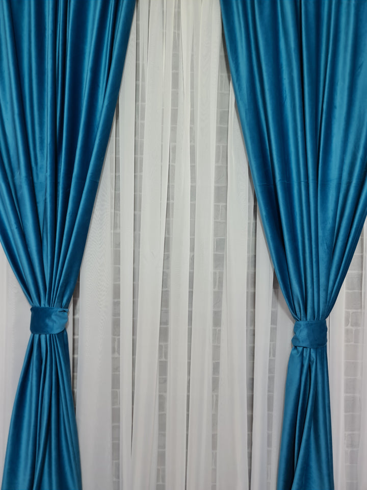 Draperie catifea albastra, poate crea o atmosferă confortabilă și relaxantă în orice încăpere - CASABLANCA Draperie catifea albastra, poate crea o atmosferă confortabilă și relaxantă în orice încăpere CasaBlanca  Curtains & Drapes 80.00 CASABLANCA  CASABLANCA