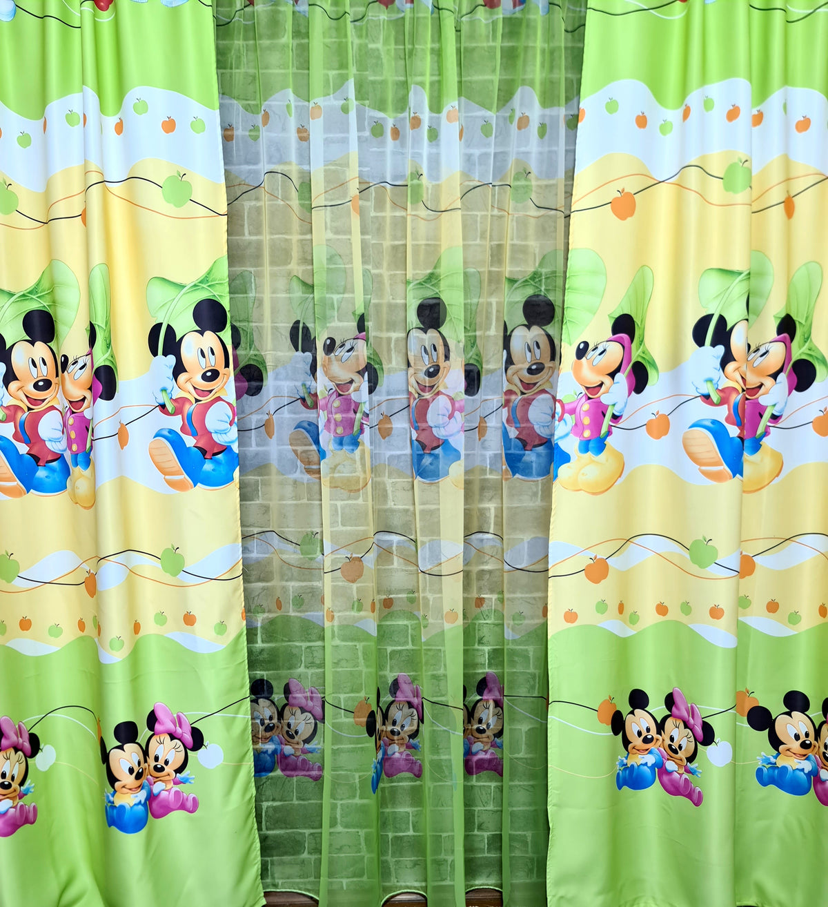 Set perdea si draperie pentru copii, model mickey si minnie - CASABLANCA Set perdea si draperie pentru copii, model mickey si minnie CasaBlanca  Curtains & Drapes 760.00 CASABLANCA 8metriperdeacu6metridraperiepentrusinagaleriede4-5 CASABLANCA