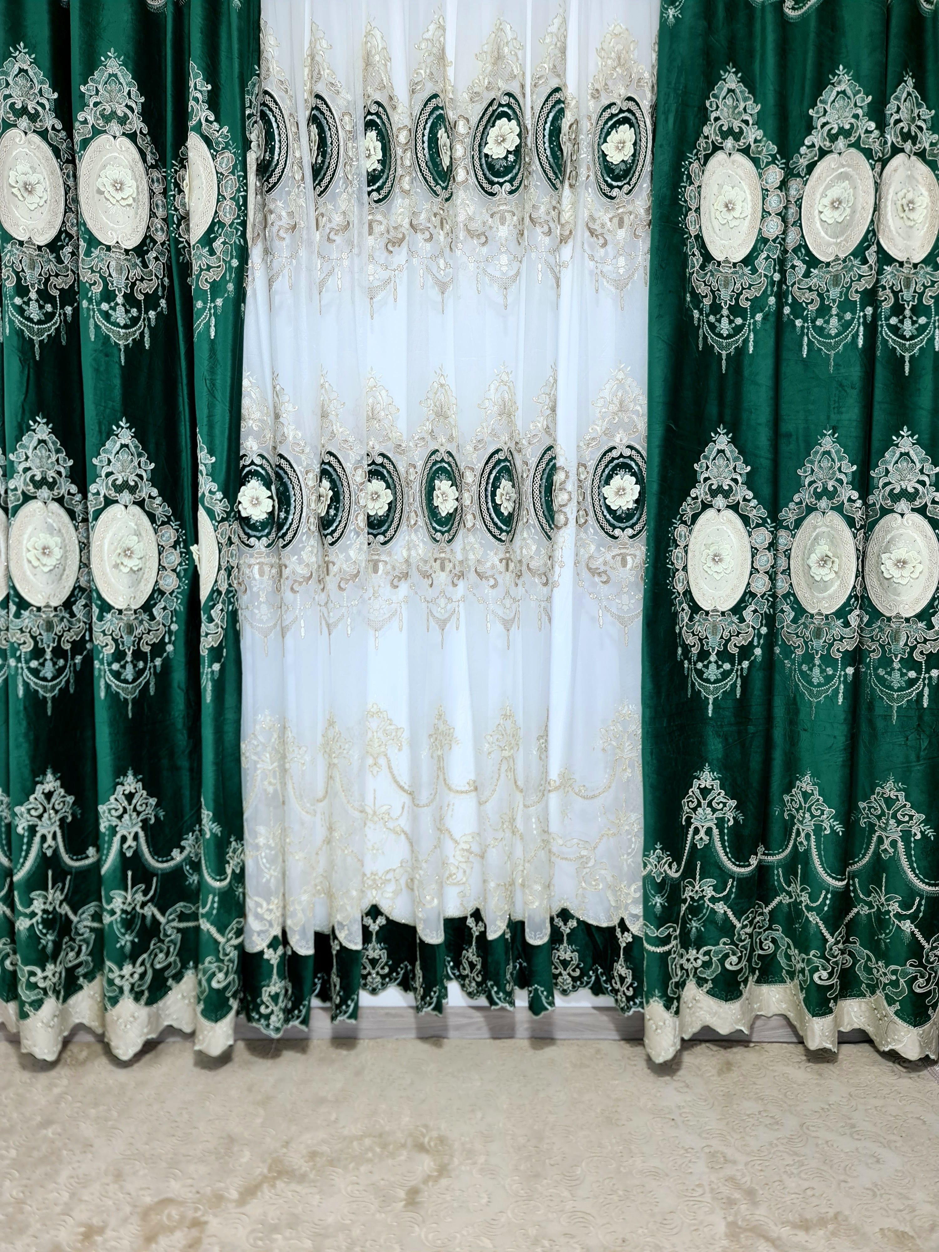 Set perdea si draperie Felicia - CASABLANCA Set perdea si draperie Felicia Casa Blanca Curtains & Drapes 840.00 CASABLANCA  CASABLANCA