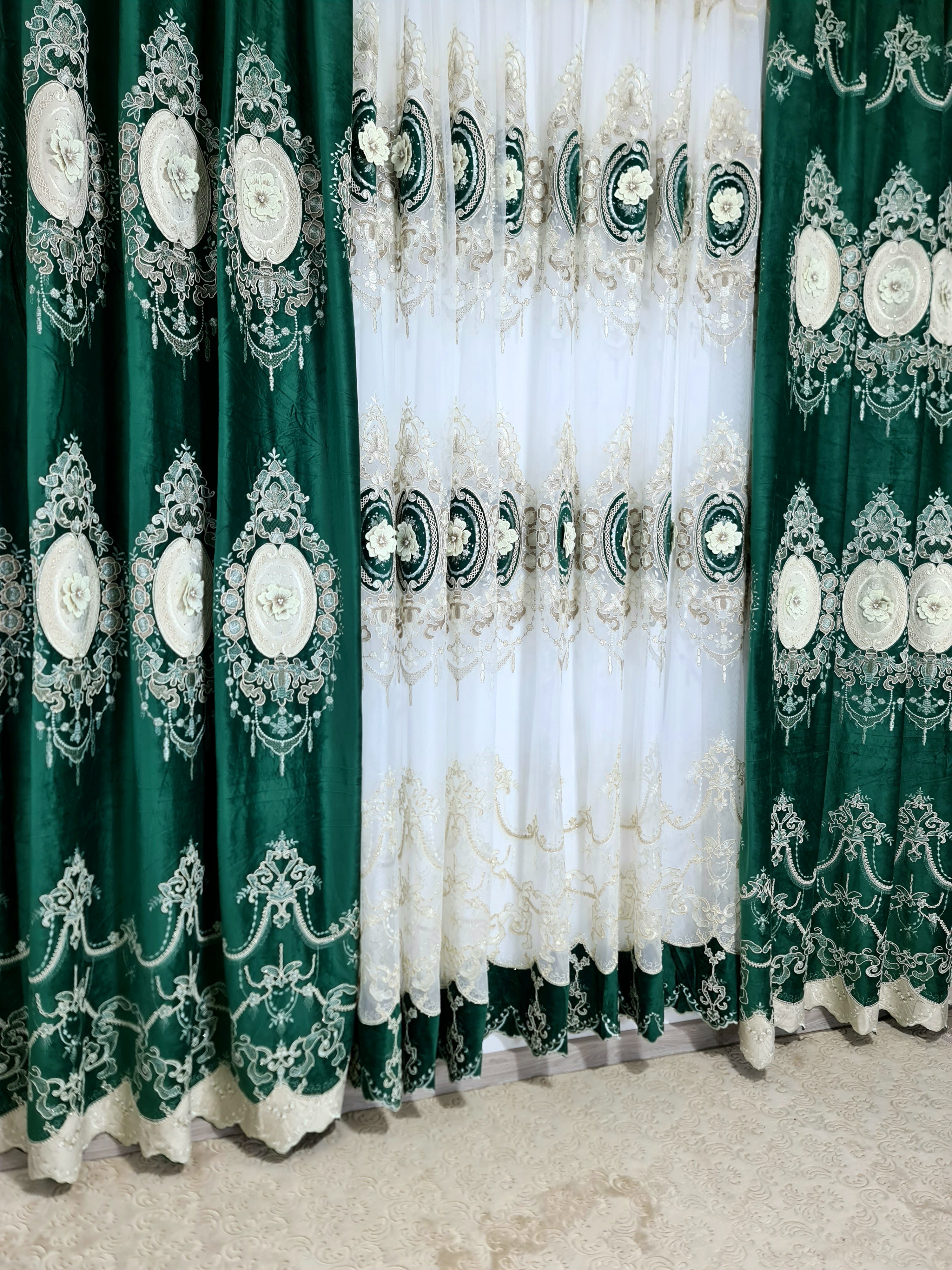 Set perdea si draperie Felicia - CASABLANCA Set perdea si draperie Felicia Casa Blanca Curtains & Drapes 840.00 CASABLANCA  CASABLANCA
