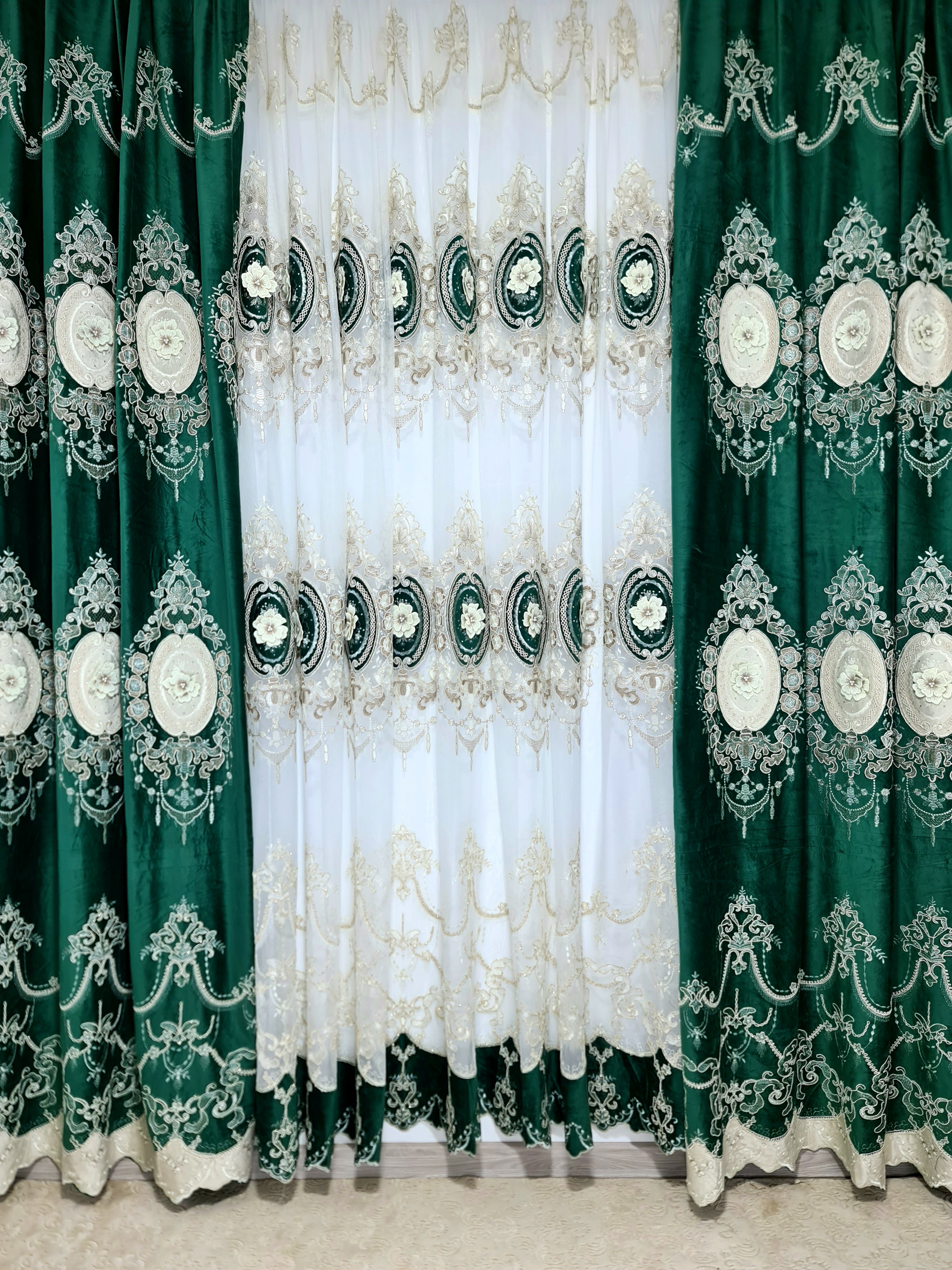 Set perdea si draperie Felicia - CASABLANCA Set perdea si draperie Felicia Casa Blanca Curtains & Drapes 840.00 CASABLANCA  CASABLANCA