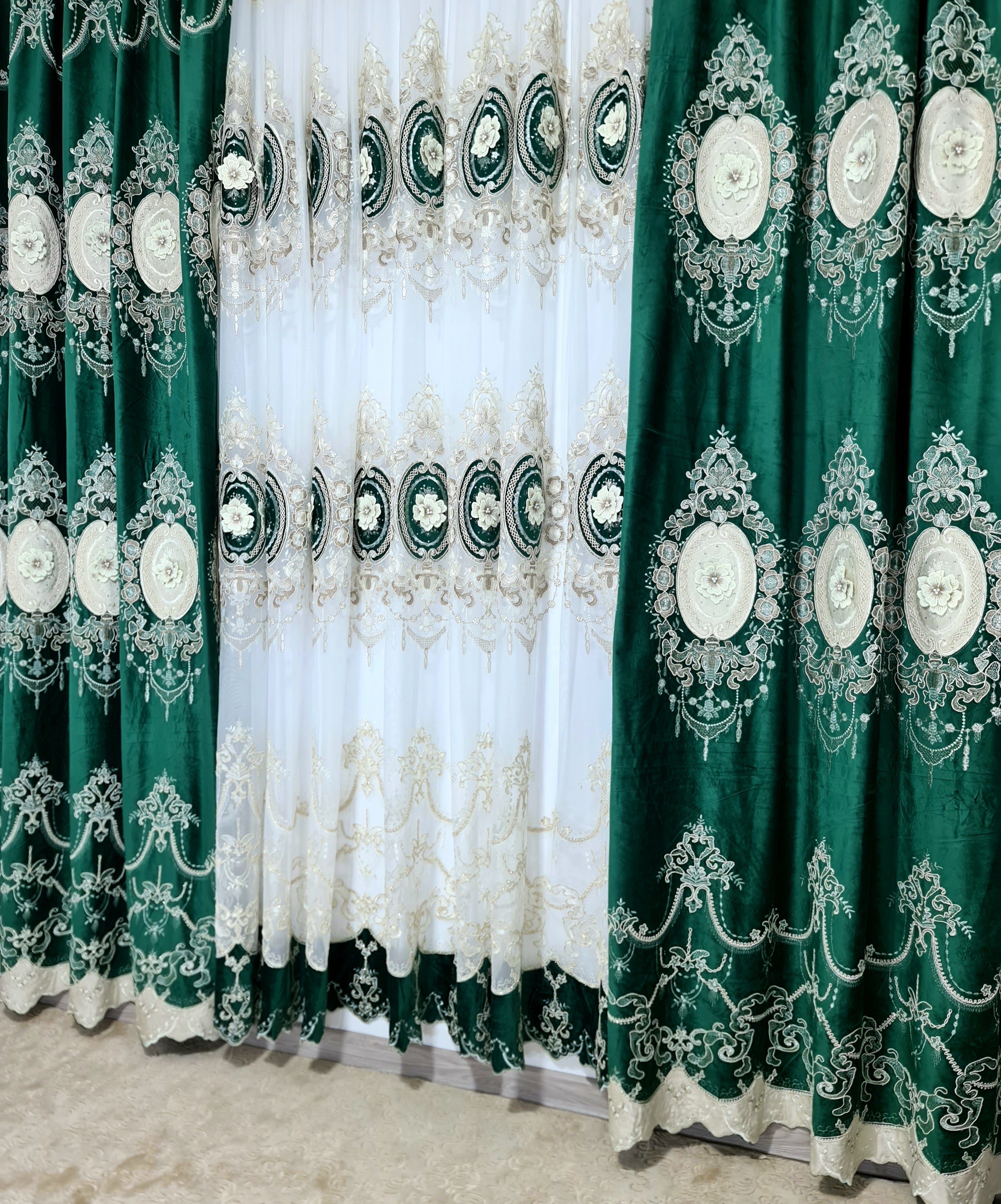 Set perdea si draperie Felicia - CASABLANCA Set perdea si draperie Felicia Casa Blanca Curtains & Drapes 840.00 CASABLANCA  CASABLANCA