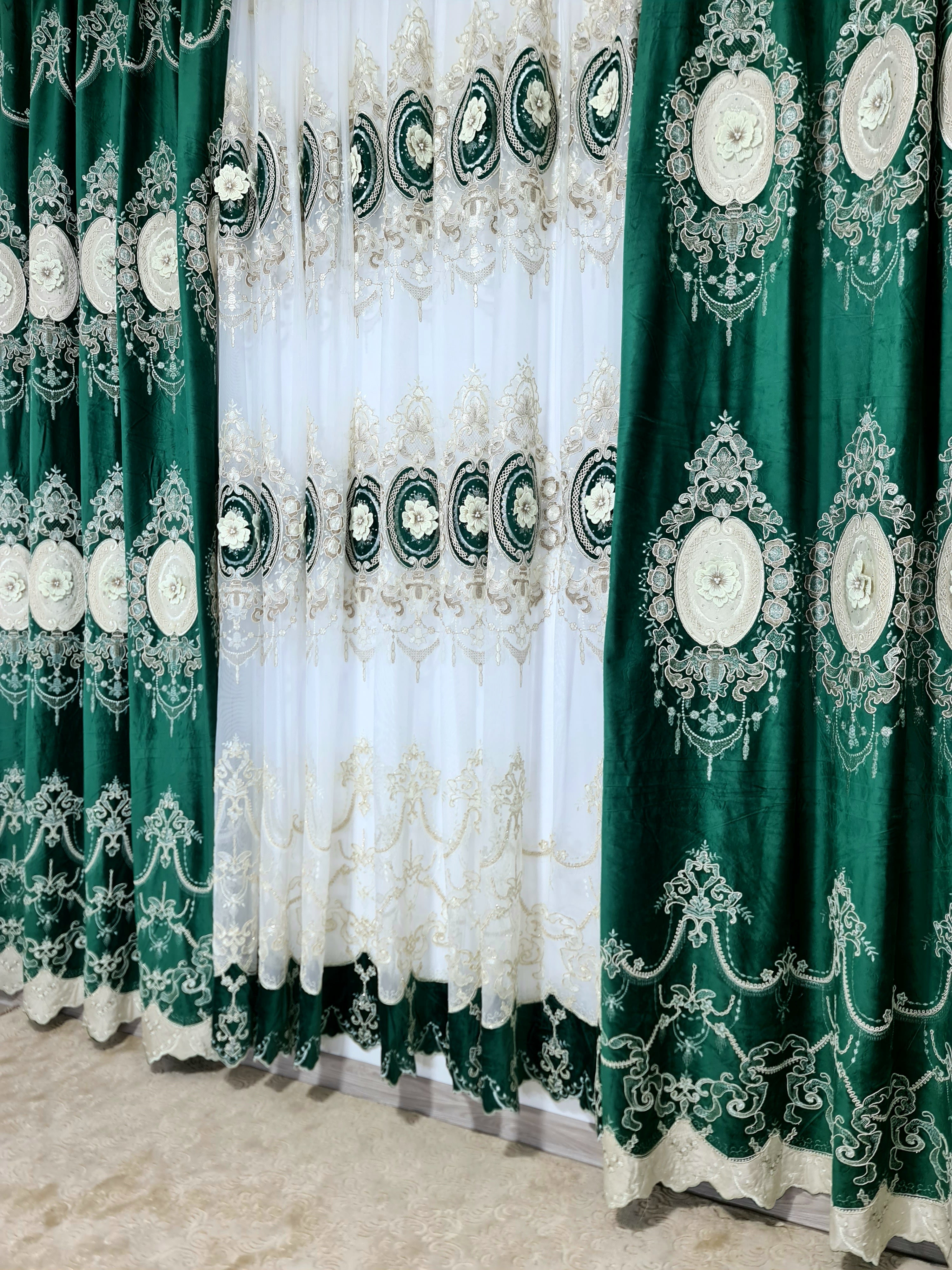 Set perdea si draperie Felicia - CASABLANCA Set perdea si draperie Felicia Casa Blanca Curtains & Drapes 840.00 CASABLANCA  CASABLANCA