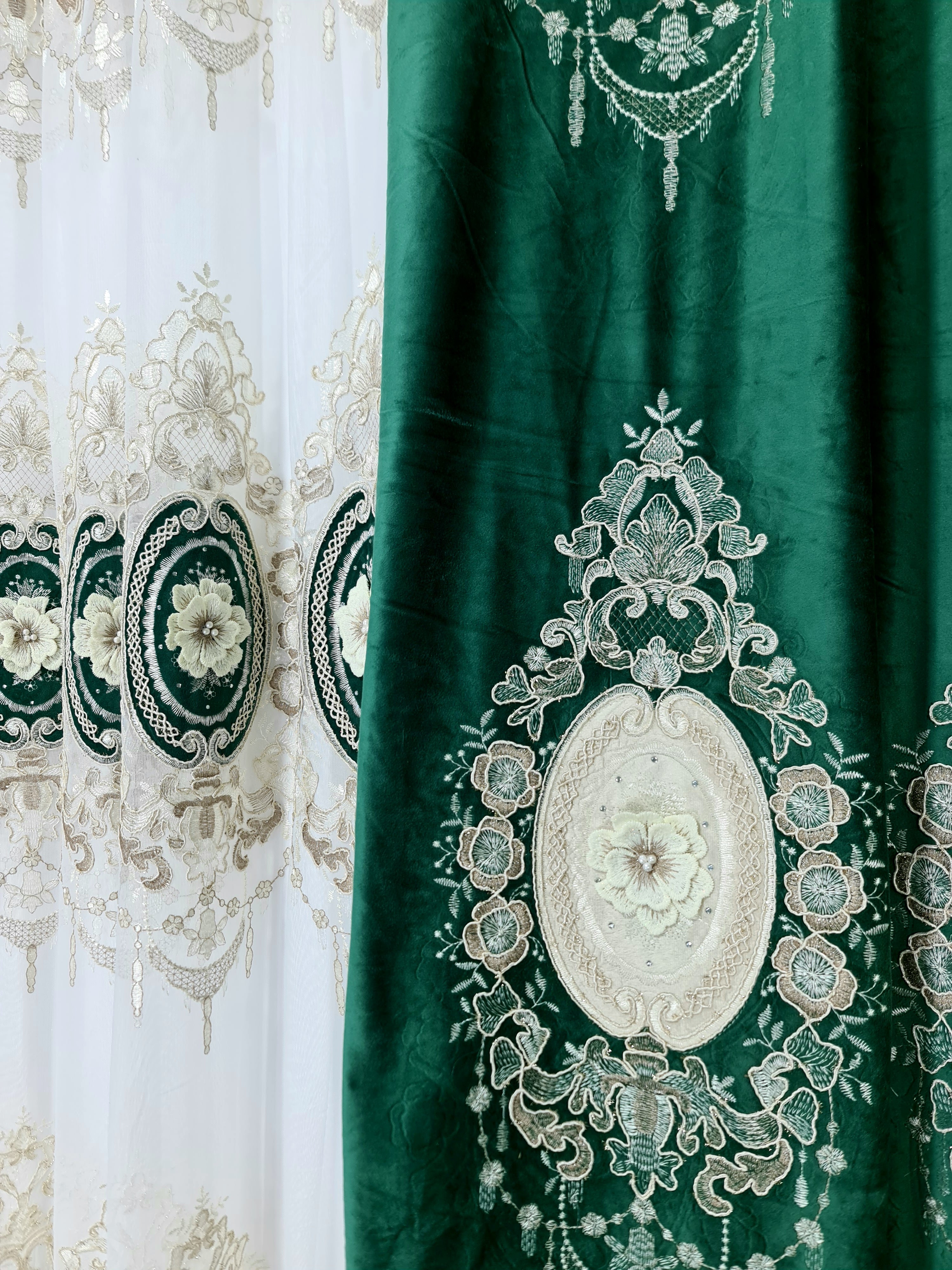 Set perdea si draperie Felicia - CASABLANCA Set perdea si draperie Felicia Casa Blanca Curtains & Drapes 840.00 CASABLANCA  CASABLANCA
