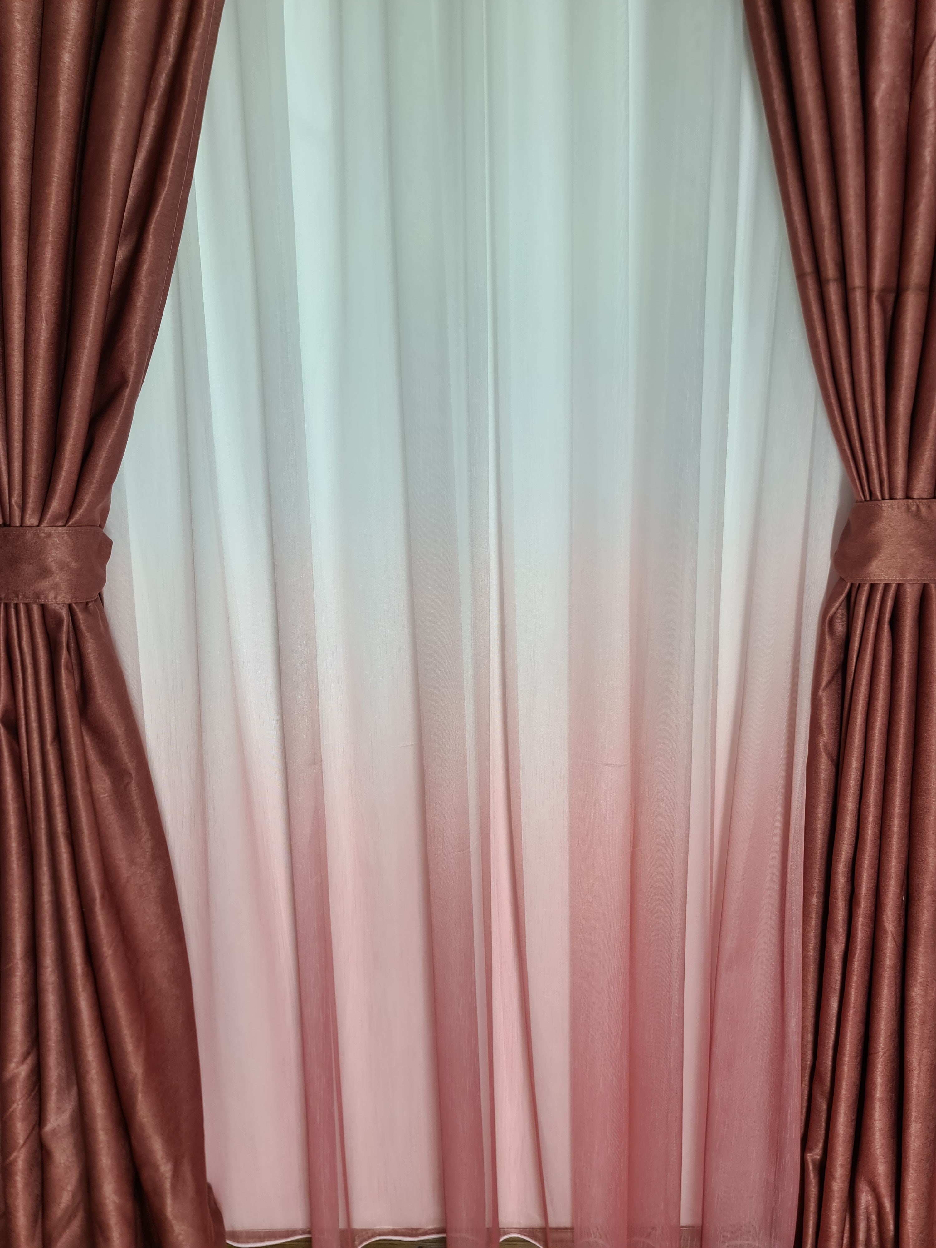 Set perdea si draperie Roz - CASABLANCA Set perdea si draperie Roz CASABLANCA Curtains & Drapes 700.00 CASABLANCA 8metriperdeacu6metridraperiepentrusinagaleriede4-5 CASABLANCA
