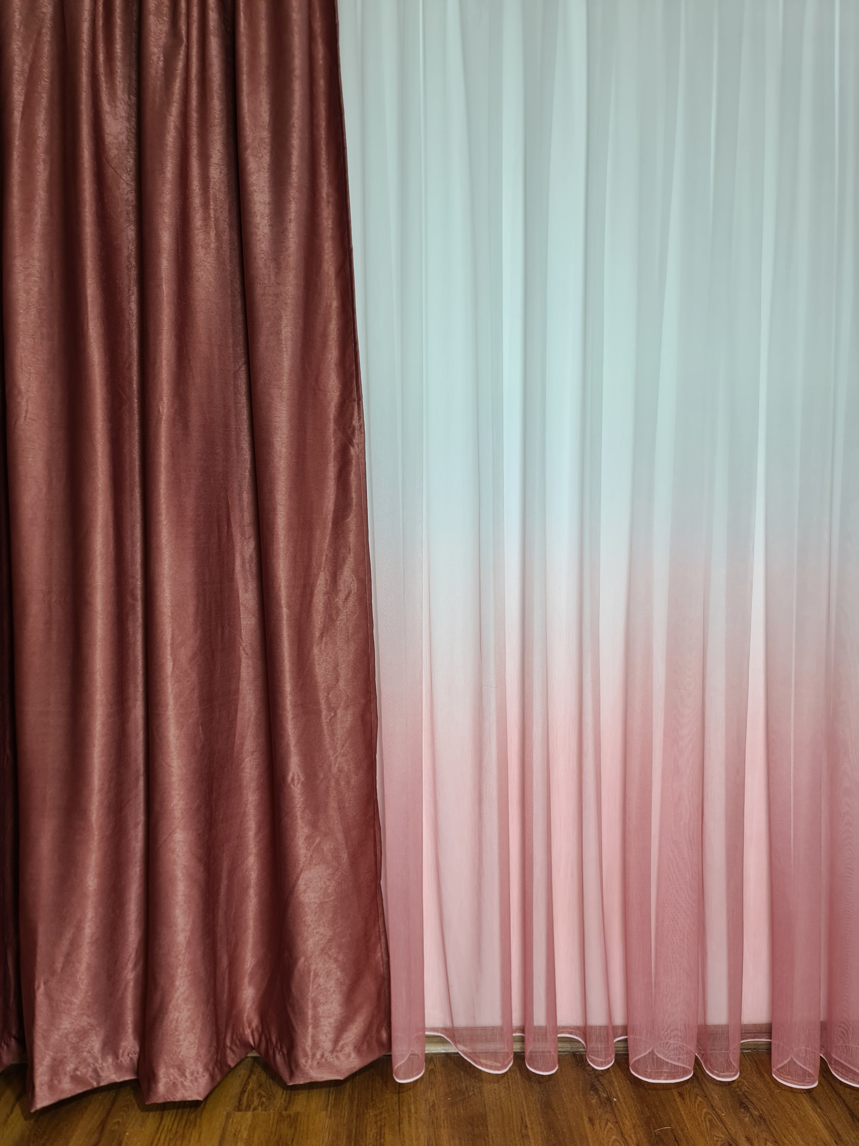 Set perdea si draperie Roz - CASABLANCA Set perdea si draperie Roz CASABLANCA Curtains & Drapes 350.00 CASABLANCA  CASABLANCA