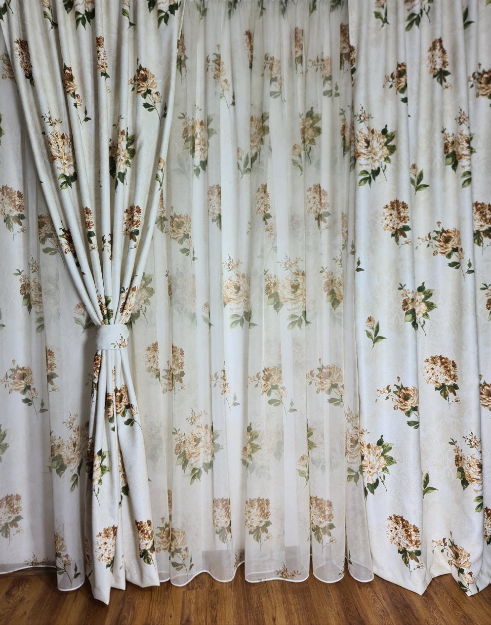 Set perdea si draperie Tibi - CASABLANCA Set perdea si draperie Tibi CASABLANCA Curtains & Drapes 375.00 CASABLANCA  CASABLANCA