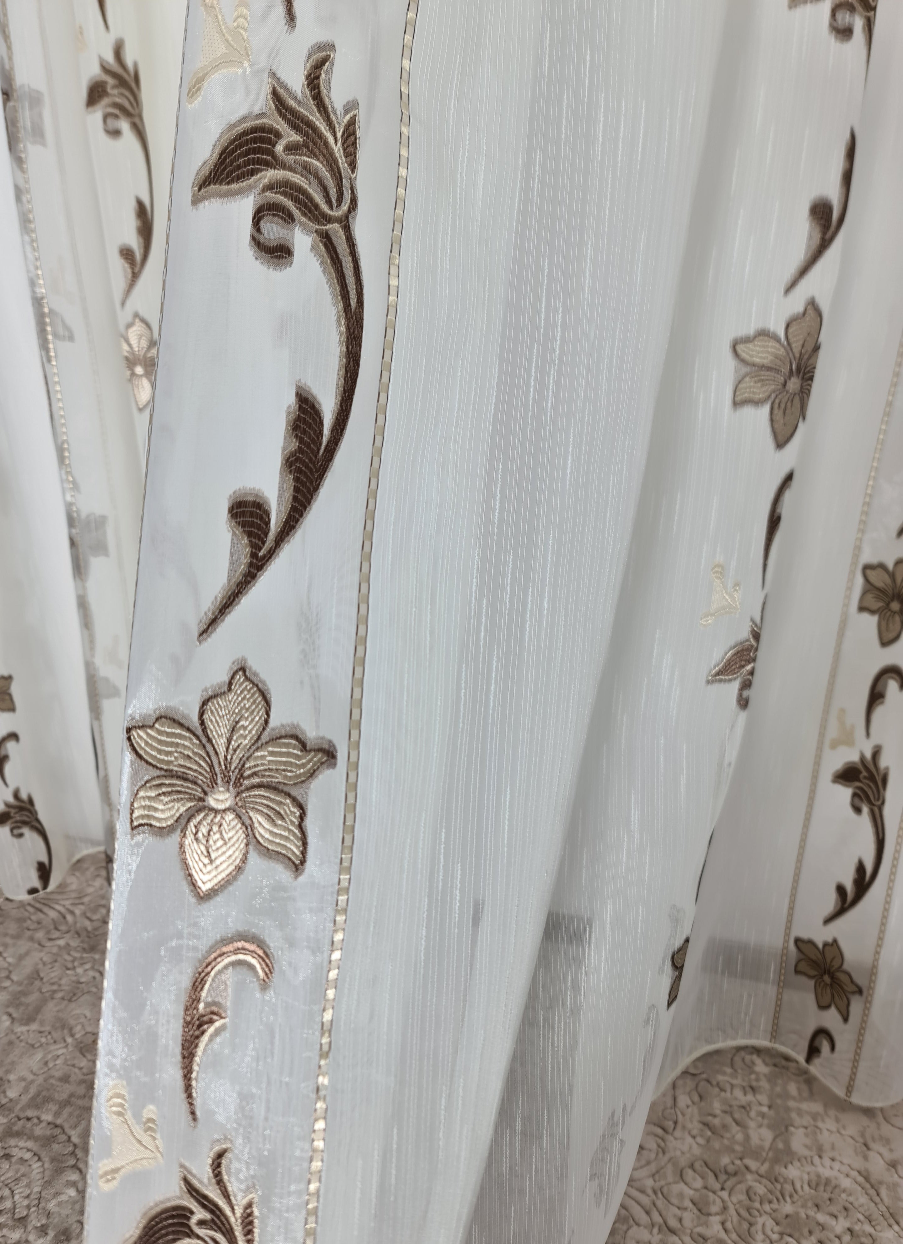 Perdea cu flori crem maro, model Ted, nu necesita calcare dupa spalare - CASABLANCA Perdea cu flori crem maro, model Ted, nu necesita calcare dupa spalare Casa Blanca Curtains & Drapes 40.00 CASABLANCA  CASABLANCA