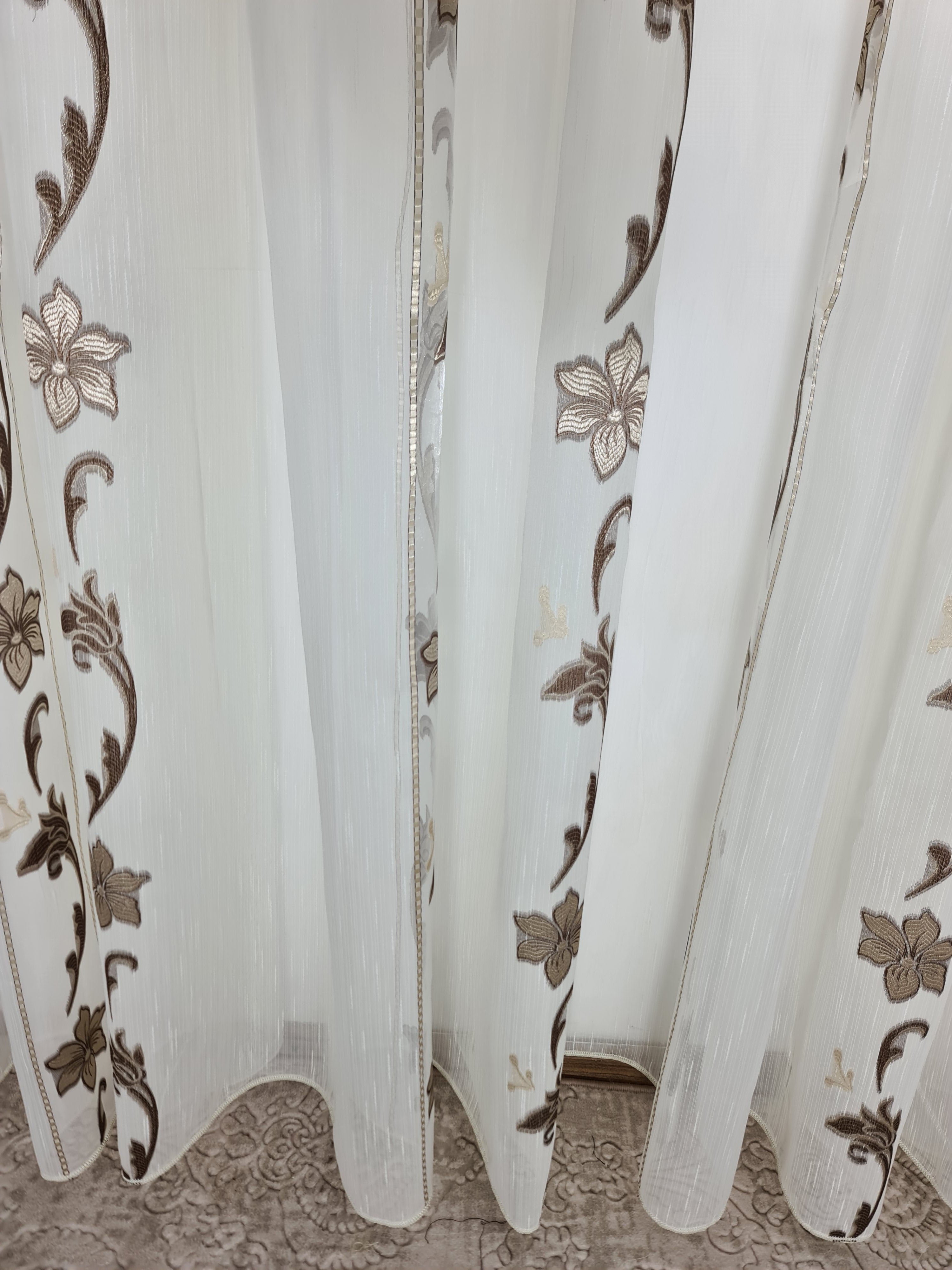 Perdea cu flori crem maro, model Ted, nu necesita calcare dupa spalare - CASABLANCA Perdea cu flori crem maro, model Ted, nu necesita calcare dupa spalare Casa Blanca Curtains & Drapes 40.00 CASABLANCA  CASABLANCA