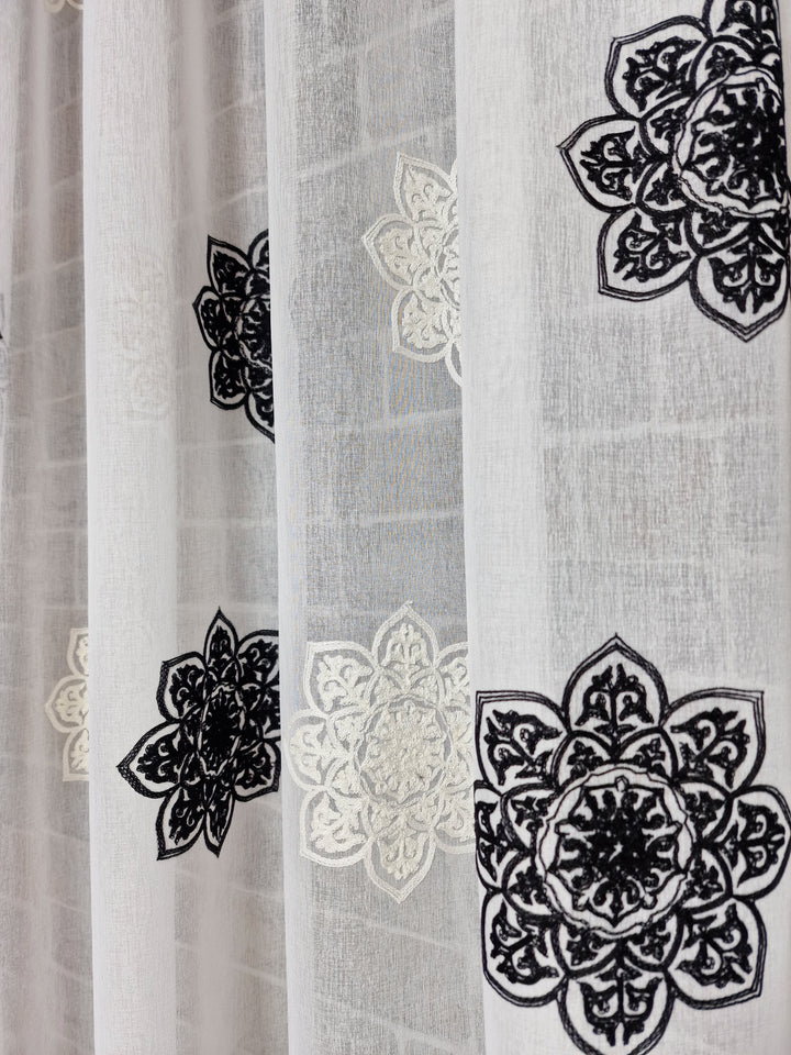 Perdea confectionata din in, material plin ca textura, model mandala - CASABLANCA Perdea confectionata din in, material plin ca textura, model mandala Casa Blanca Curtains & Drapes 45.00 CASABLANCA  CASABLANCA