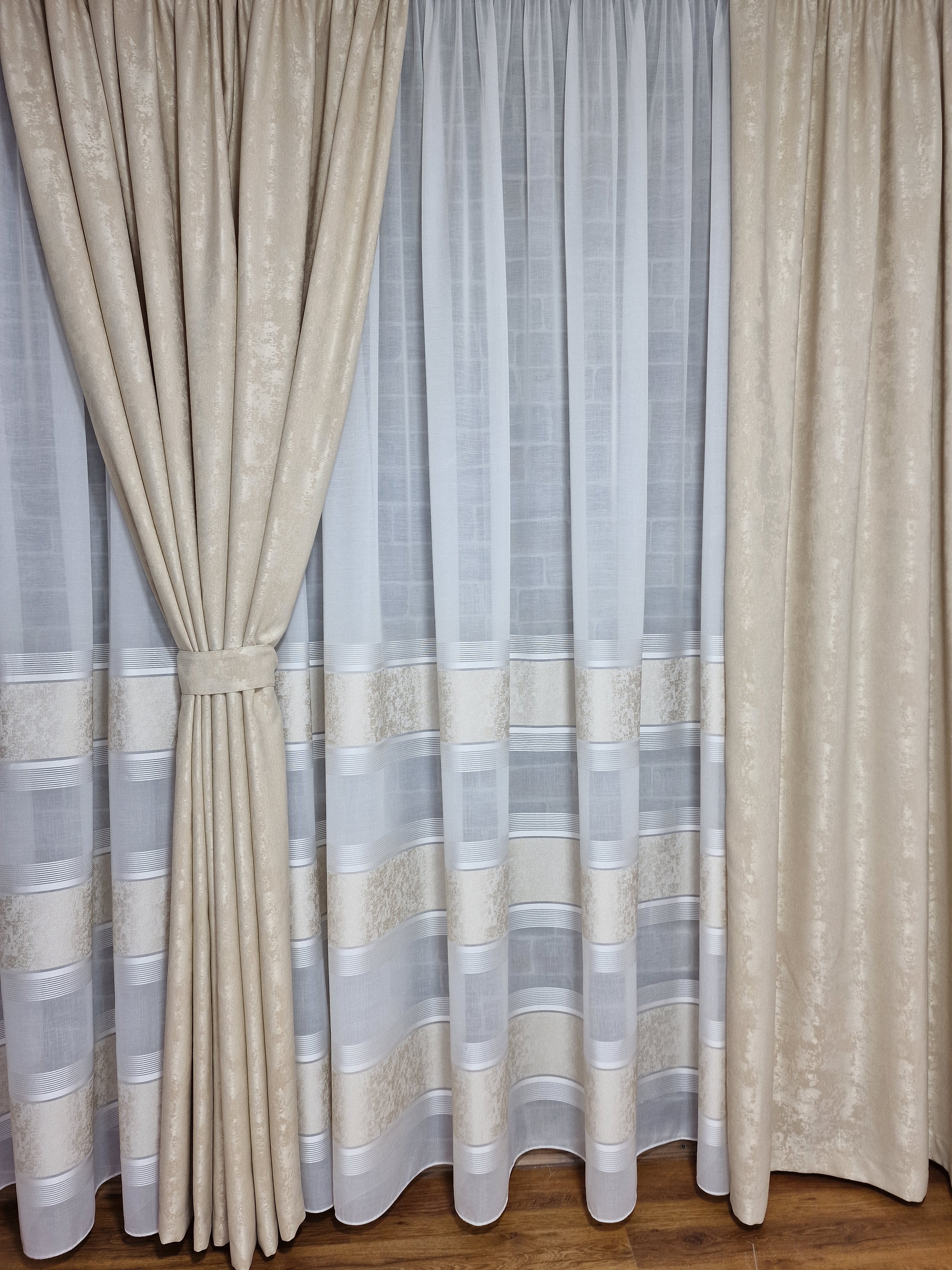 Set perdea din in cristal si draperie crem, model Lavinia - CASABLANCA Set perdea din in cristal si draperie crem, model Lavinia Casa Blanca Curtains & Drapes 440.00 CASABLANCA  CASABLANCA