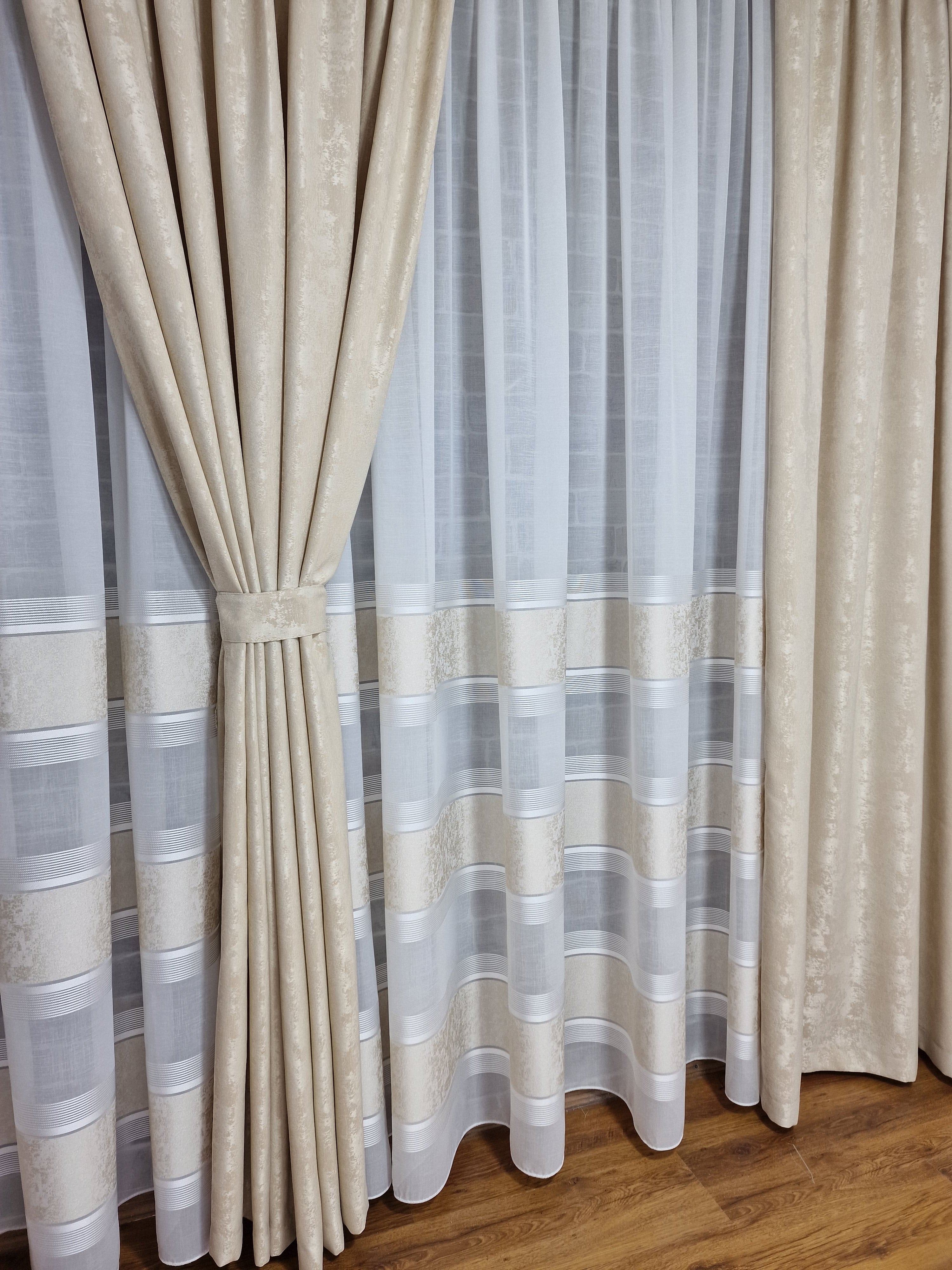 Set perdea din in cristal si draperie crem, model Lavinia - CASABLANCA Set perdea din in cristal si draperie crem, model Lavinia Casa Blanca Curtains & Drapes 440.00 CASABLANCA  CASABLANCA