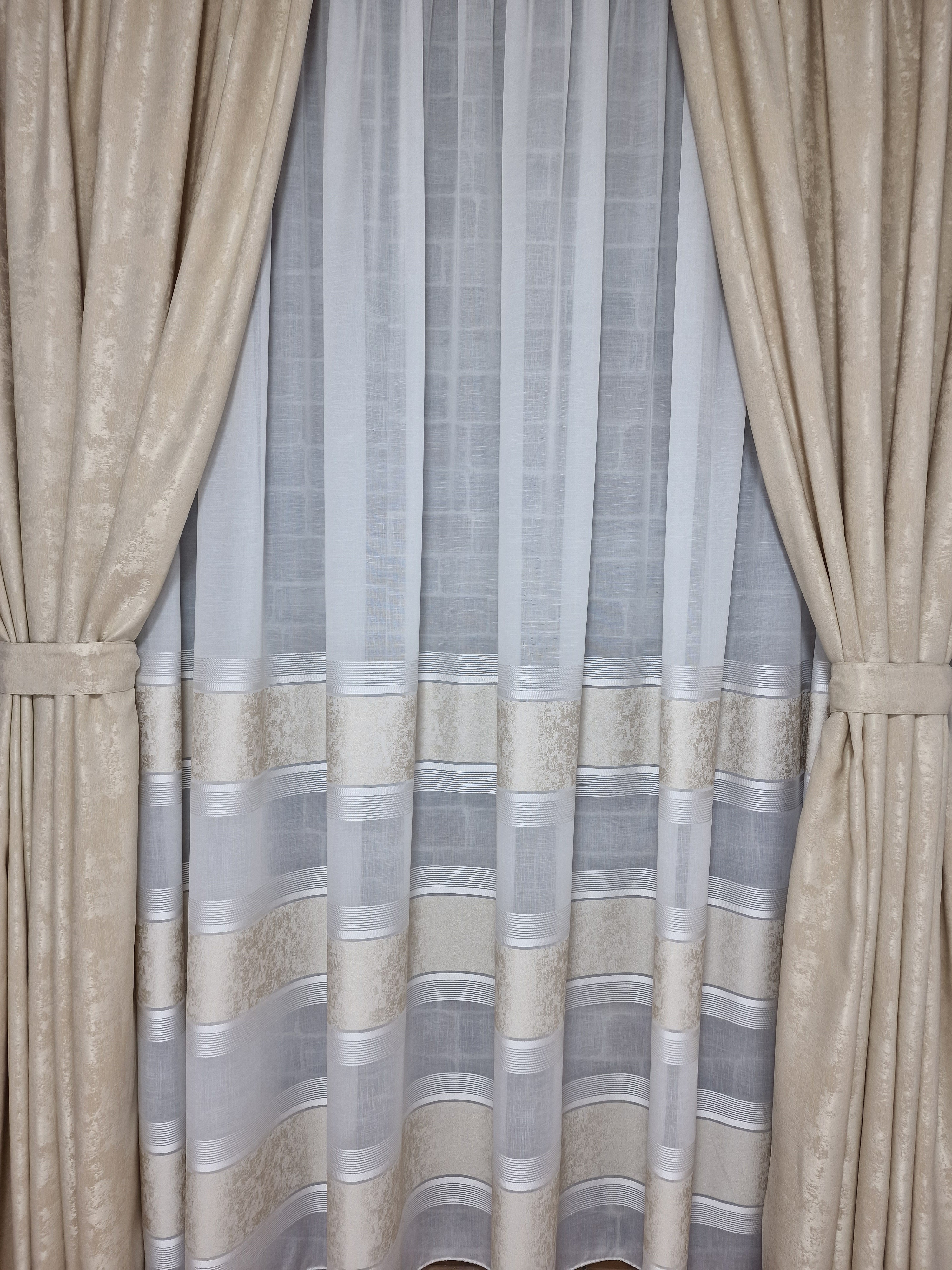 Set perdea din in cristal si draperie crem, model Lavinia - CASABLANCA Set perdea din in cristal si draperie crem, model Lavinia Casa Blanca Curtains & Drapes 440.00 CASABLANCA  CASABLANCA