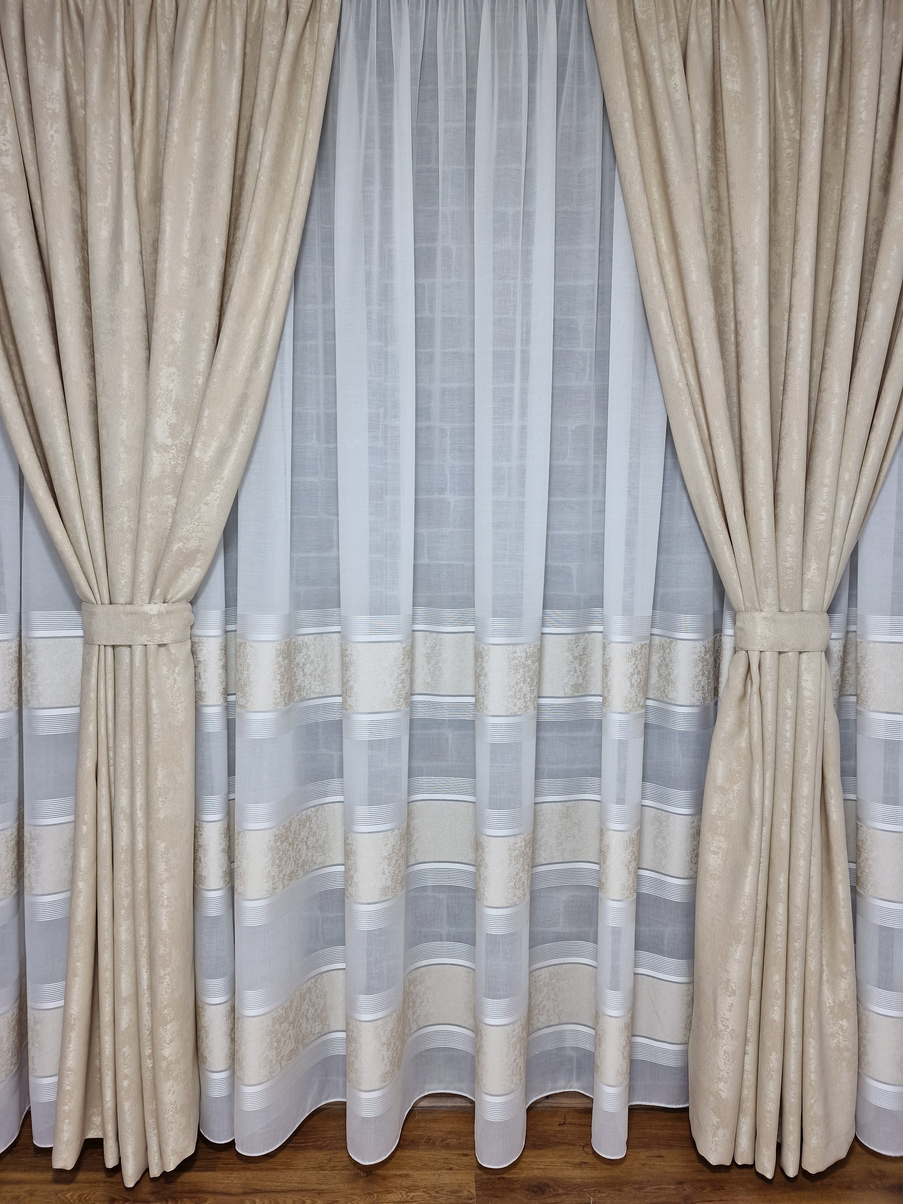 Set perdea din in cristal si draperie crem, model Lavinia - CASABLANCA Set perdea din in cristal si draperie crem, model Lavinia Casa Blanca Curtains & Drapes 440.00 CASABLANCA  CASABLANCA