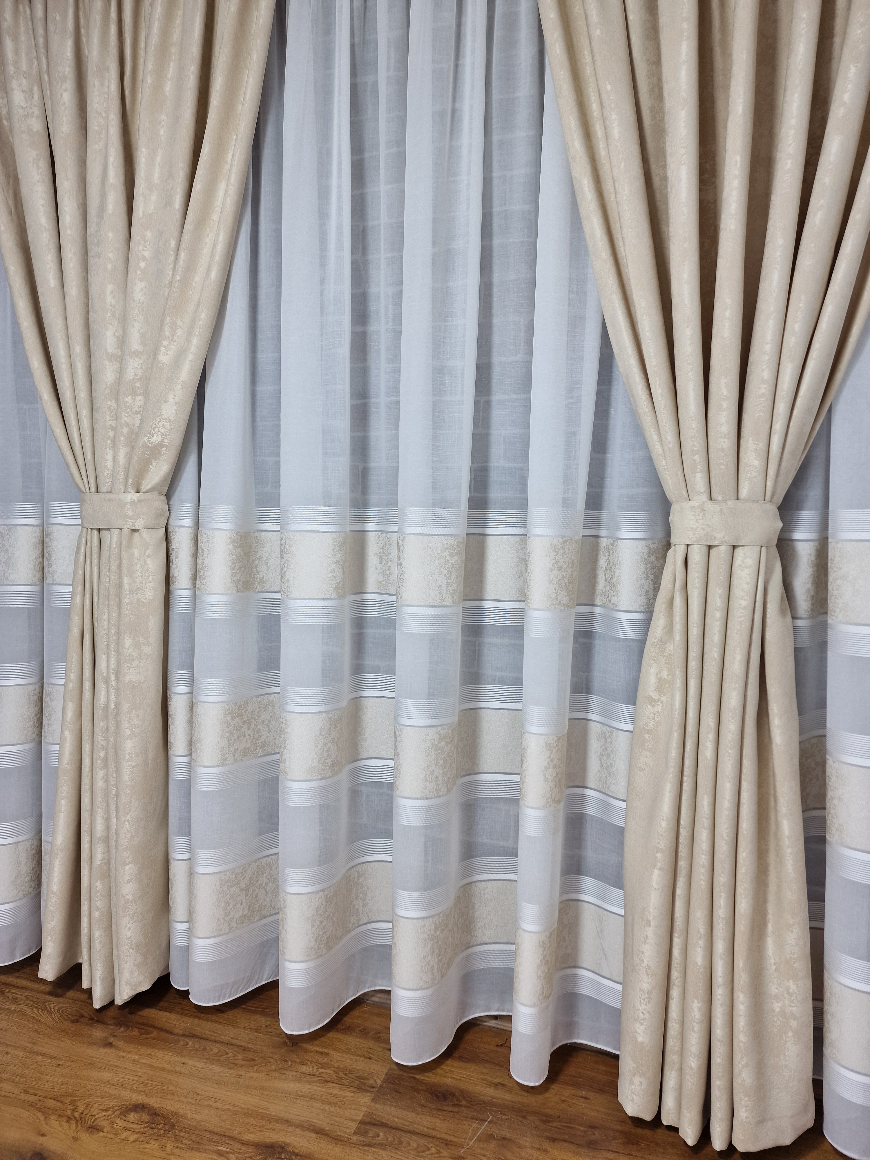 Set perdea din in cristal si draperie crem, model Lavinia - CASABLANCA Set perdea din in cristal si draperie crem, model Lavinia Casa Blanca Curtains & Drapes 440.00 CASABLANCA  CASABLANCA