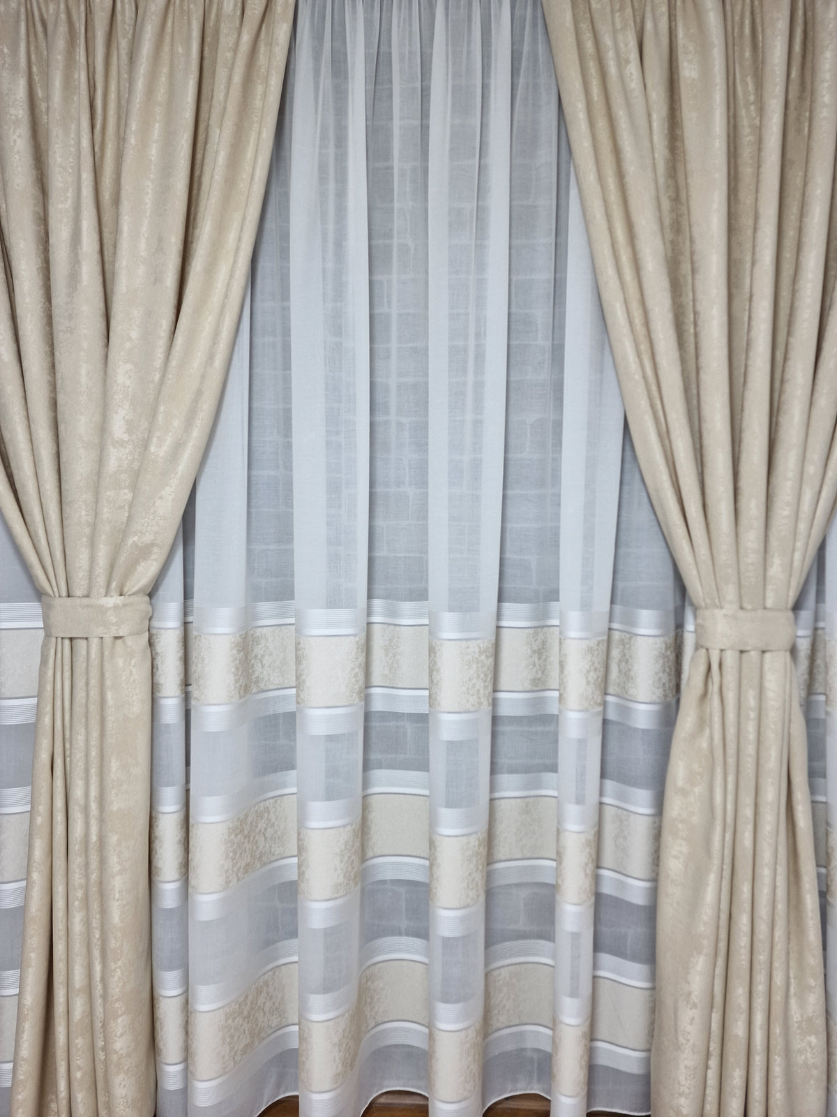 Set perdea din in cristal si draperie crem, model Lavinia - CASABLANCA Set perdea din in cristal si draperie crem, model Lavinia Casa Blanca Curtains & Drapes 880.00 CASABLANCA 8metriperdeacu6metridraperiepentrusinagaleriede4-5 CASABLANCA