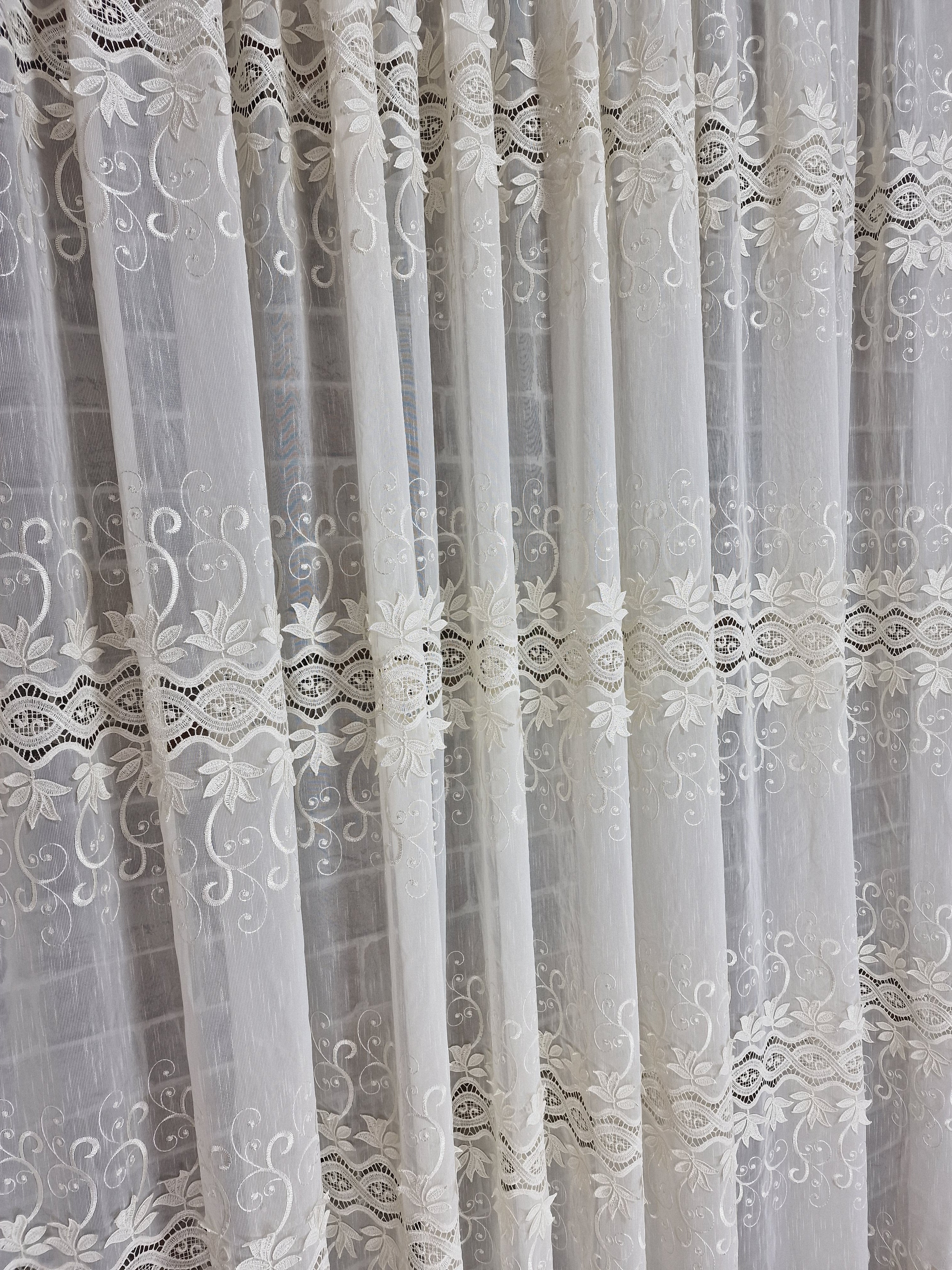 Perdea crem broderie spartă - CASABLANCA Perdea crem broderie spartă CASABLANCA  115.00 CASABLANCA  CASABLANCA