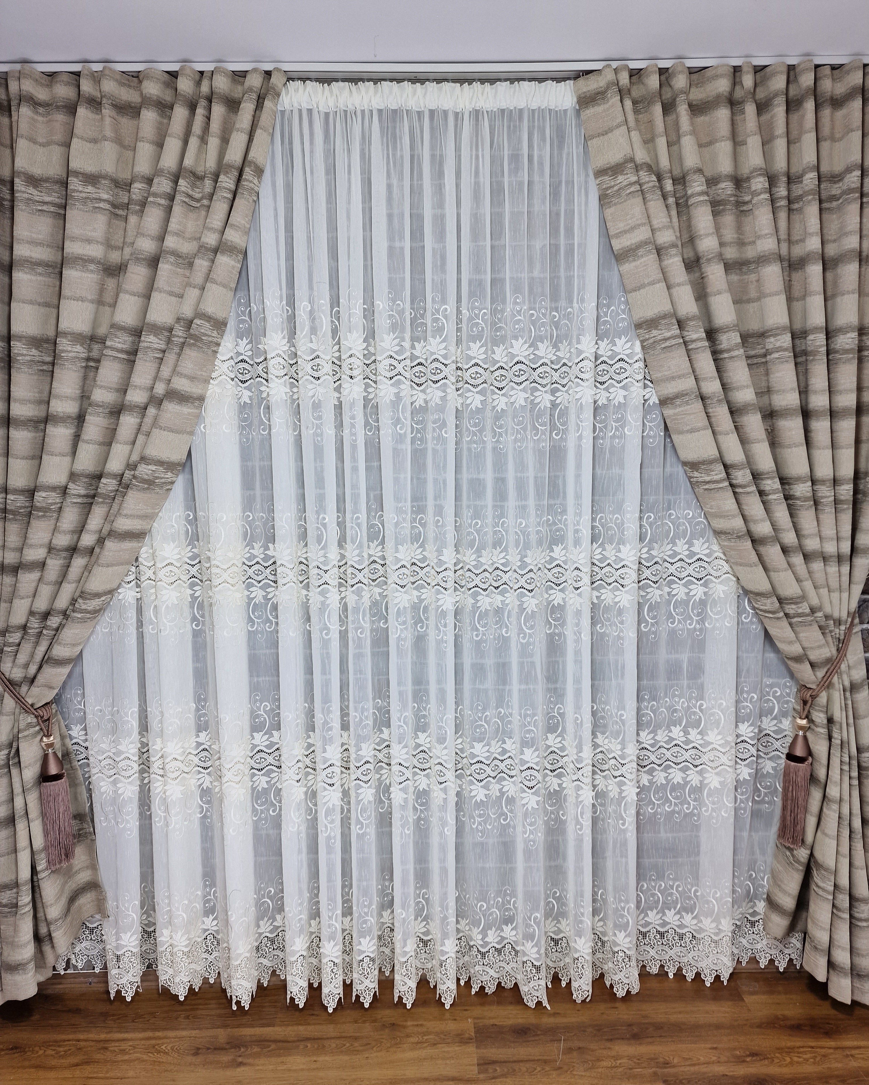 Perdea crem broderie spartă - CASABLANCA Perdea crem broderie spartă CASABLANCA  115.00 CASABLANCA  CASABLANCA