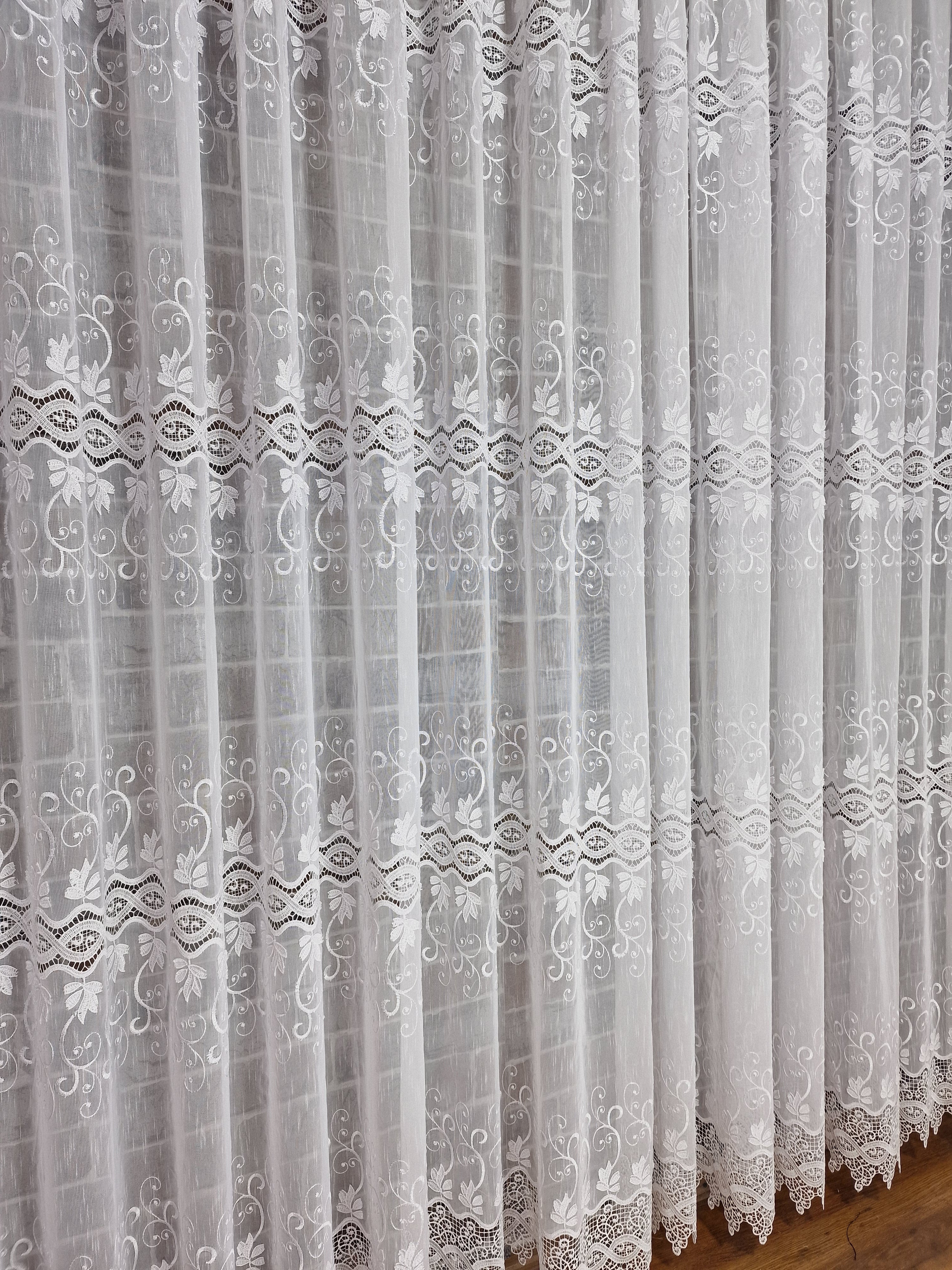 Perdea albă tip in cu broderie spartă - CASABLANCA Perdea albă tip in cu broderie spartă CASABLANCA  115.00 CASABLANCA  CASABLANCA