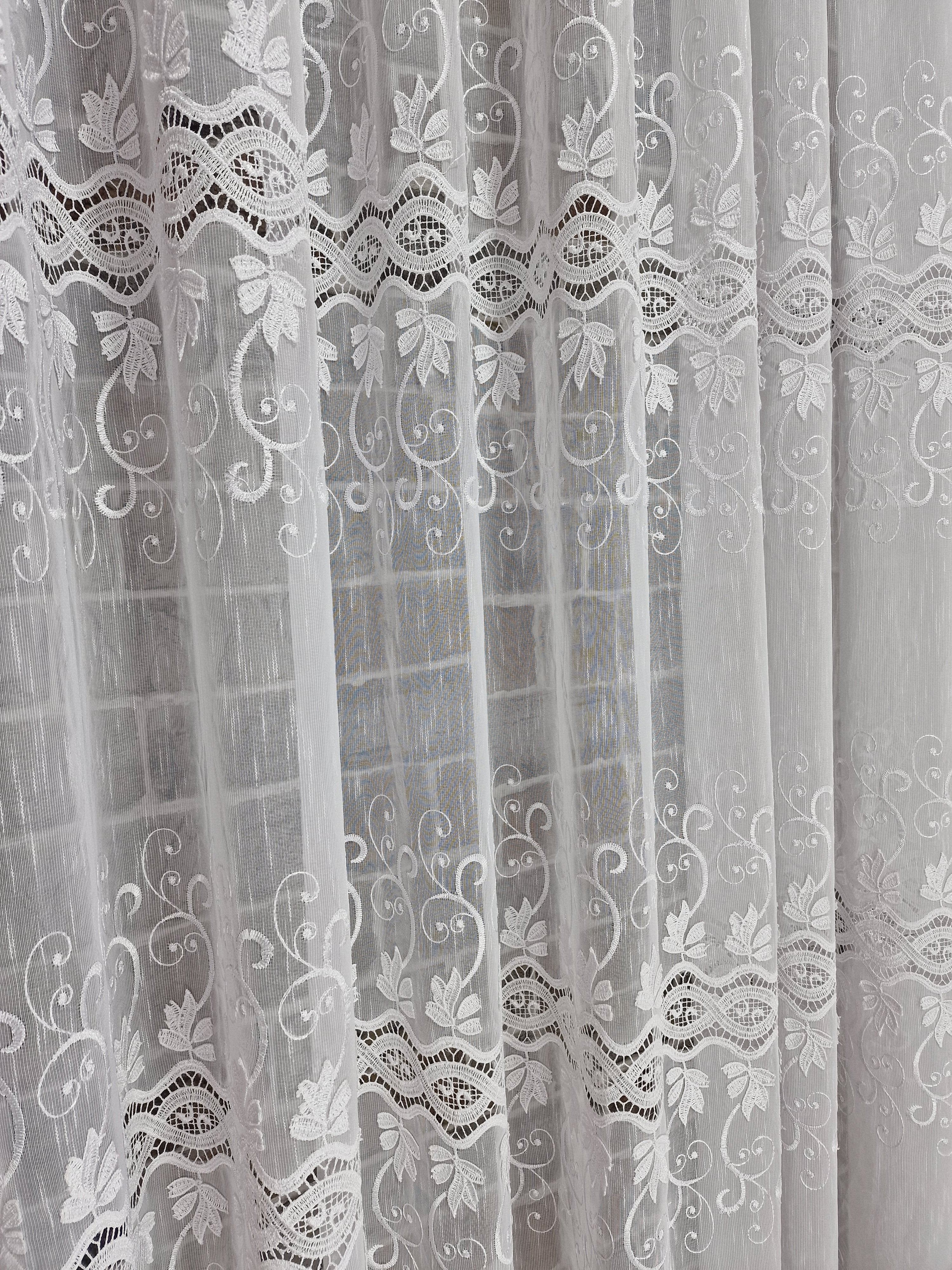 Perdea albă tip in cu broderie spartă - CASABLANCA Perdea albă tip in cu broderie spartă CASABLANCA  115.00 CASABLANCA  CASABLANCA