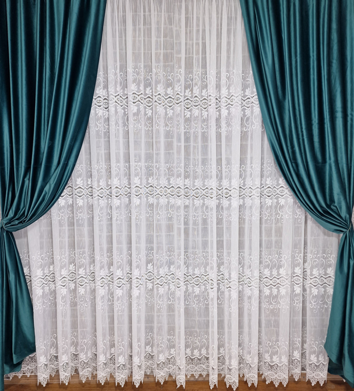 Set perdea broderie sparta si draperie catifea turcoaz, model Eva - CASABLANCA Set perdea broderie sparta si draperie catifea turcoaz, model Eva Casa Blanca Curtains & Drapes 735.00 CASABLANCA  CASABLANCA