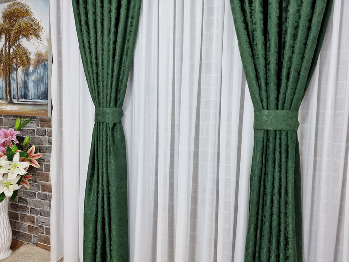 Set perdea din matase alba si draperie decorativa verde smarald - CASABLANCA Set perdea din matase alba si draperie decorativa verde smarald Casa Blanca Curtains & Drapes 400.00 CASABLANCA  CASABLANCA