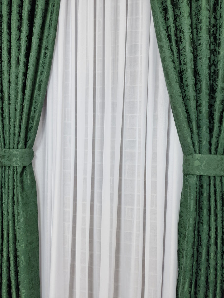 Set perdea din matase alba si draperie decorativa verde smarald - CASABLANCA Set perdea din matase alba si draperie decorativa verde smarald Casa Blanca Curtains & Drapes 400.00 CASABLANCA  CASABLANCA