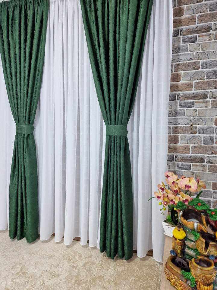 Set perdea din matase alba si draperie decorativa verde smarald - CASABLANCA Set perdea din matase alba si draperie decorativa verde smarald Casa Blanca Curtains & Drapes 800.00 CASABLANCA 8metriperdeacu6metridraperiepentrusinagaleriede4-5 CASABLANCA